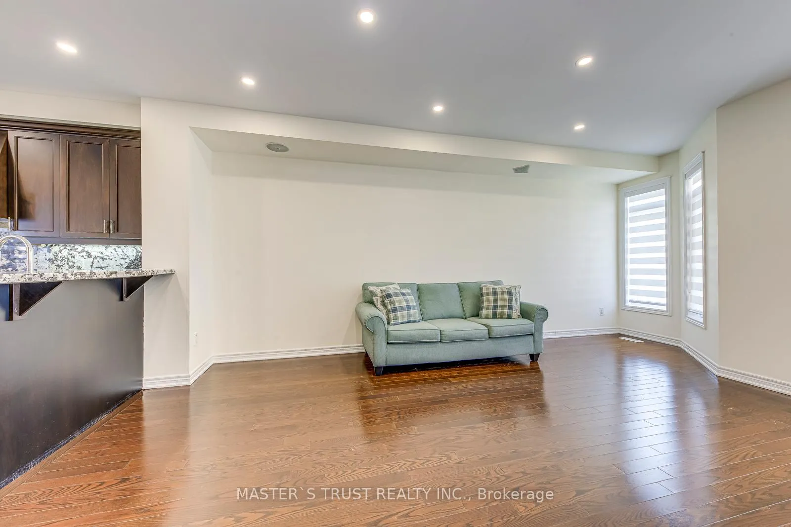 Photo 8 of 3075 Neyagawa Boulevard, Oakville, Glenorchy — HOMEH