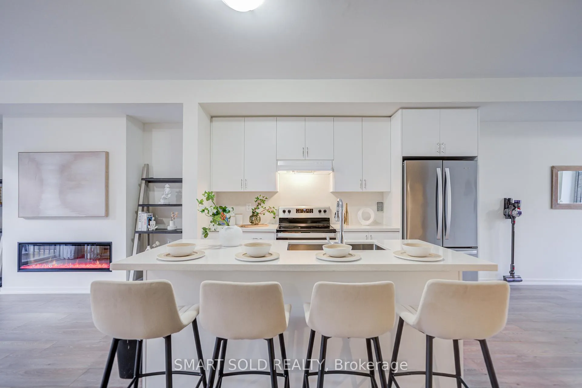 Photo 13 of 25 Origin Way, Vaughan, Patterson — HOMEH