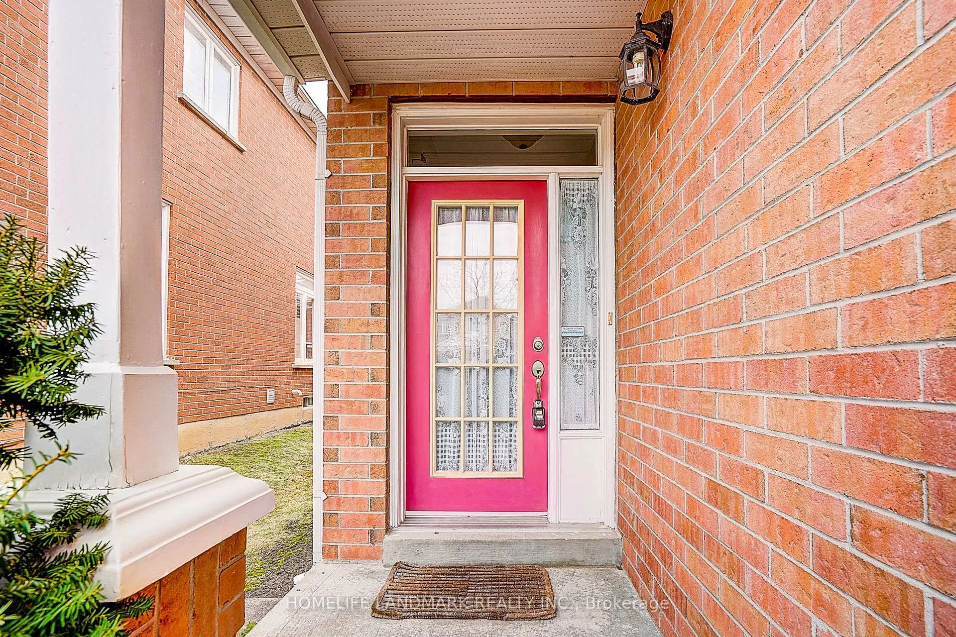 Photo 3 of 90 Snowdon Circle, Markham, Markville — HOMEH
