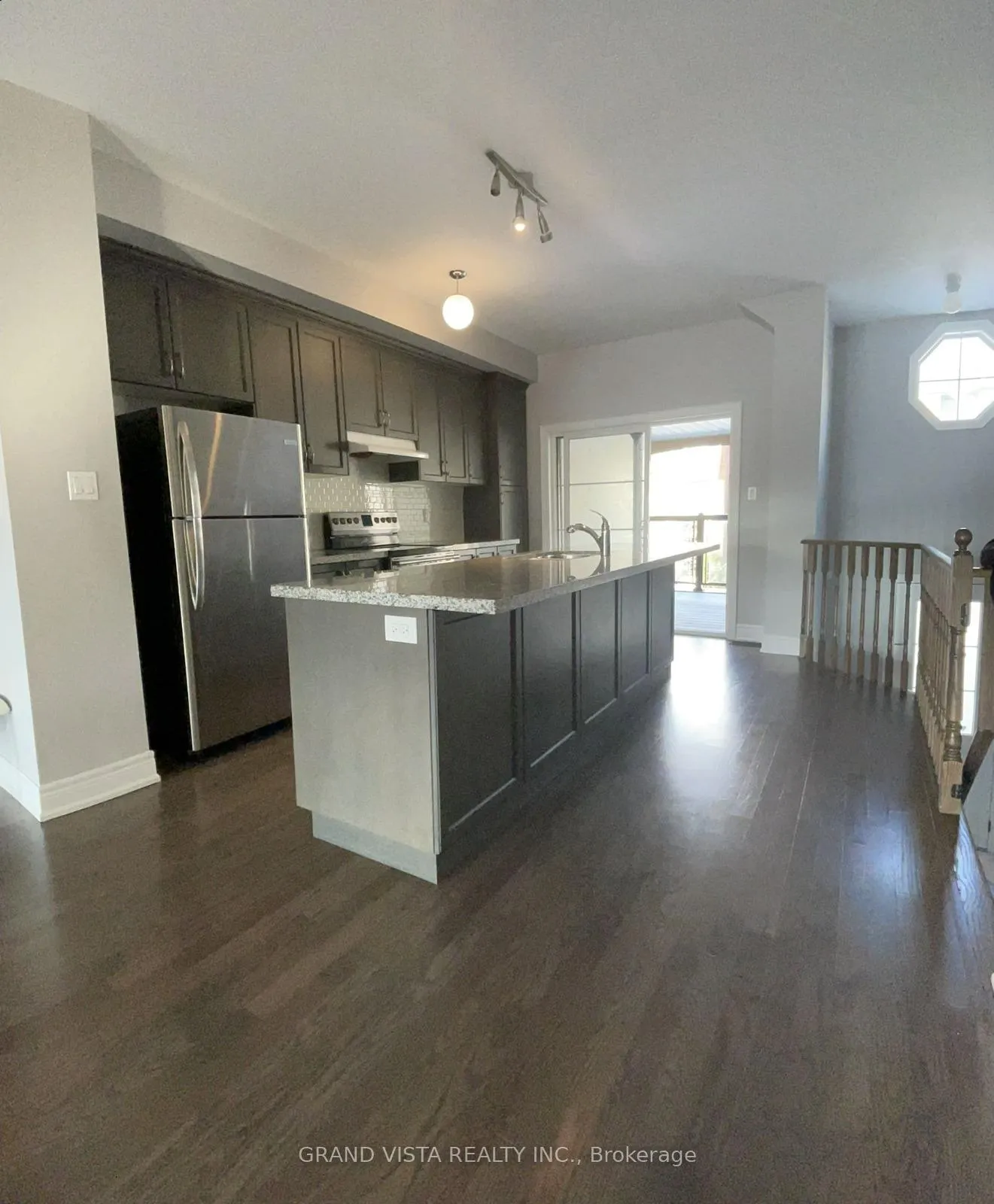 Photo 2 of 29 Dryden Way, Etobicoke, Willowridge-Martingrove-Richview — HOMEH
