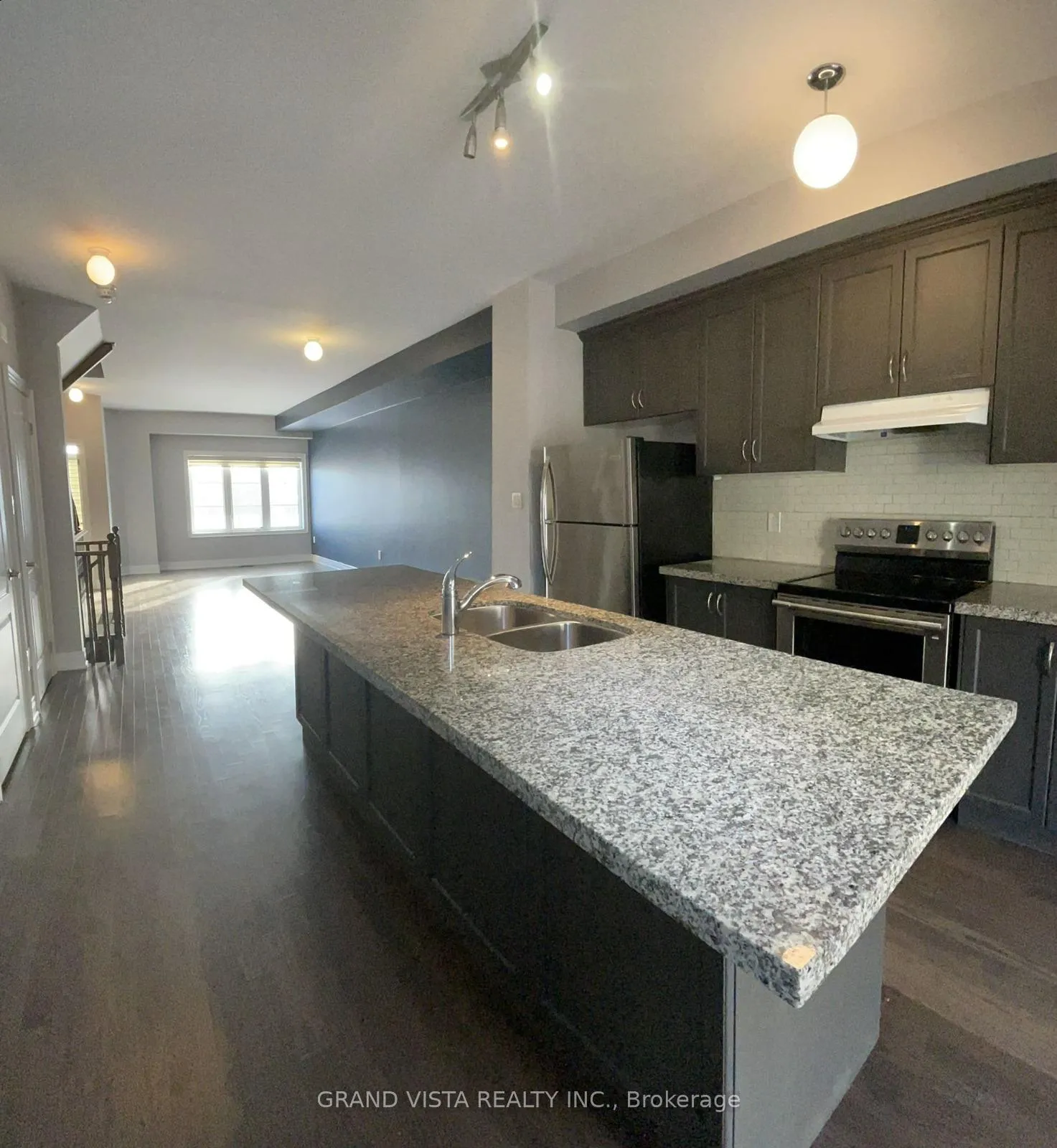 Photo 4 of 29 Dryden Way, Etobicoke, Willowridge-Martingrove-Richview — HOMEH
