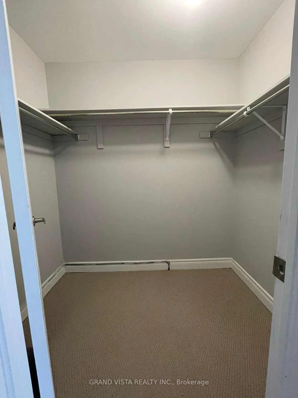 Photo 10 of 29 Dryden Way, Etobicoke, Willowridge-Martingrove-Richview — HOMEH