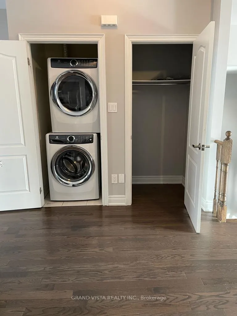 Photo 15 of 29 Dryden Way, Etobicoke, Willowridge-Martingrove-Richview — HOMEH