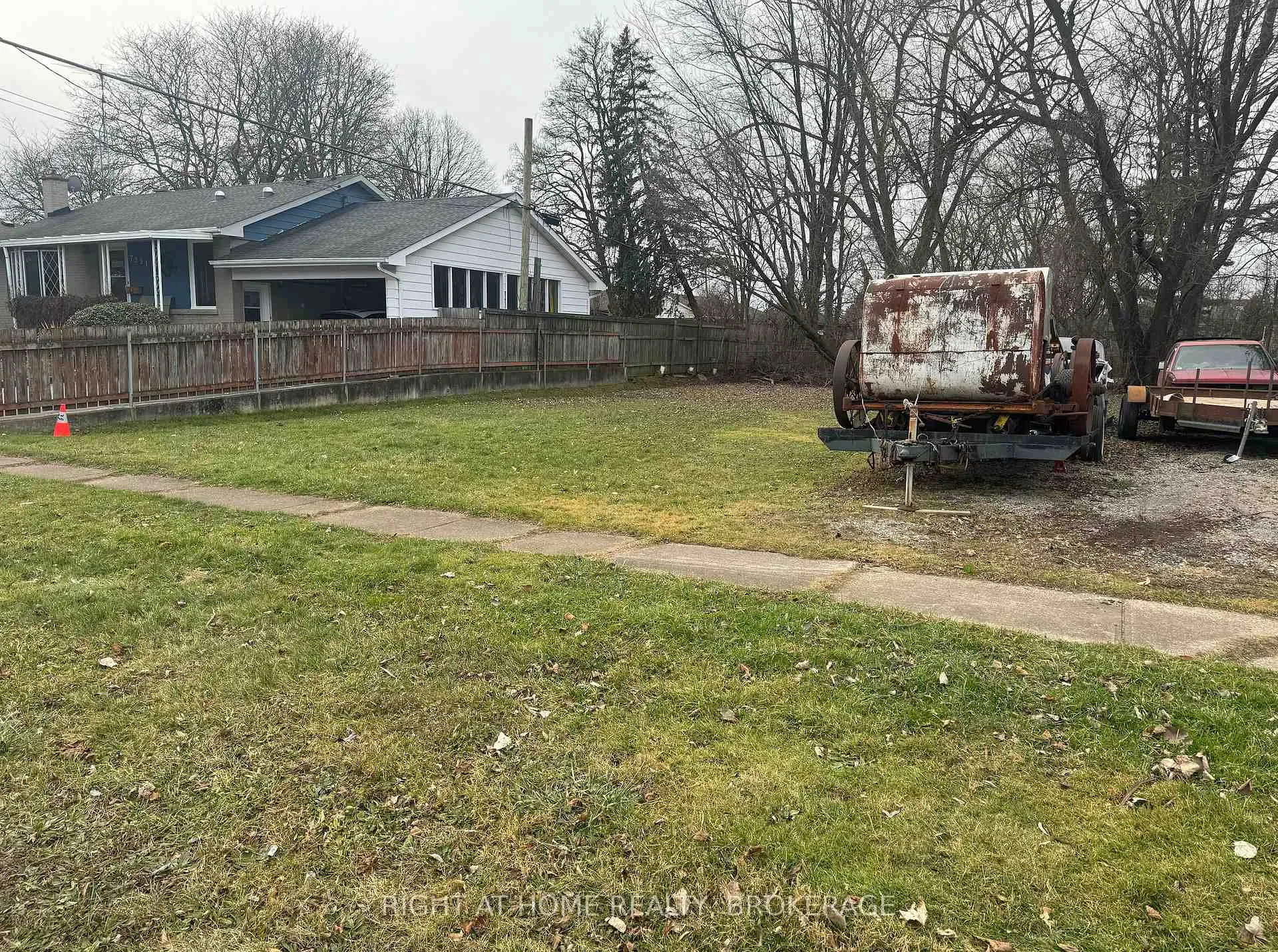 Photo 15 of 6360 Mcleod Road, Niagara Falls, Oldfield — HOMEH