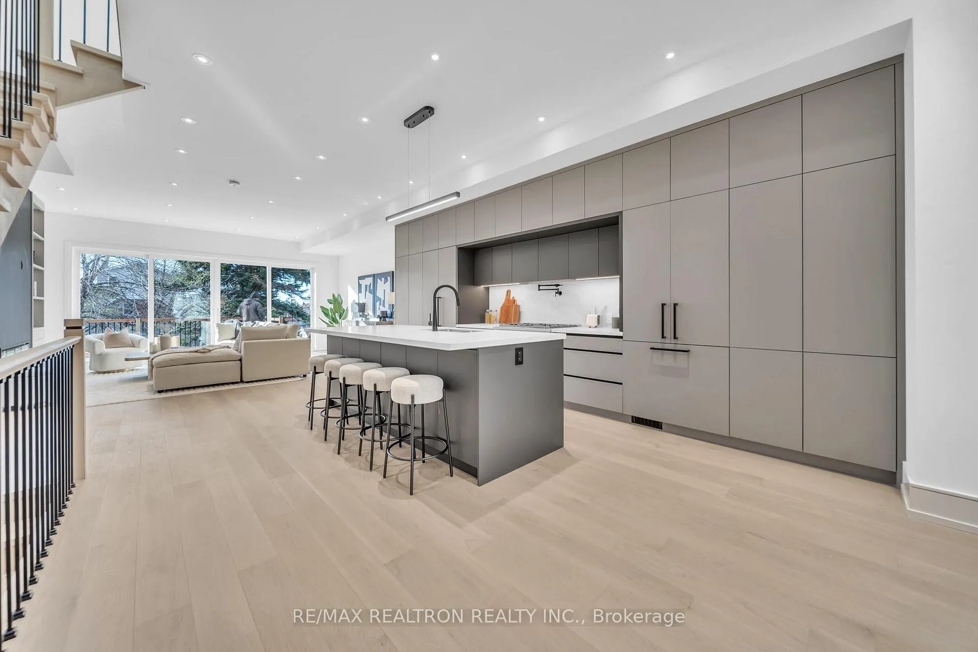 Photo 8 of 17 Lanark Avenue, Toronto, Oakwood Village — HOMEH
