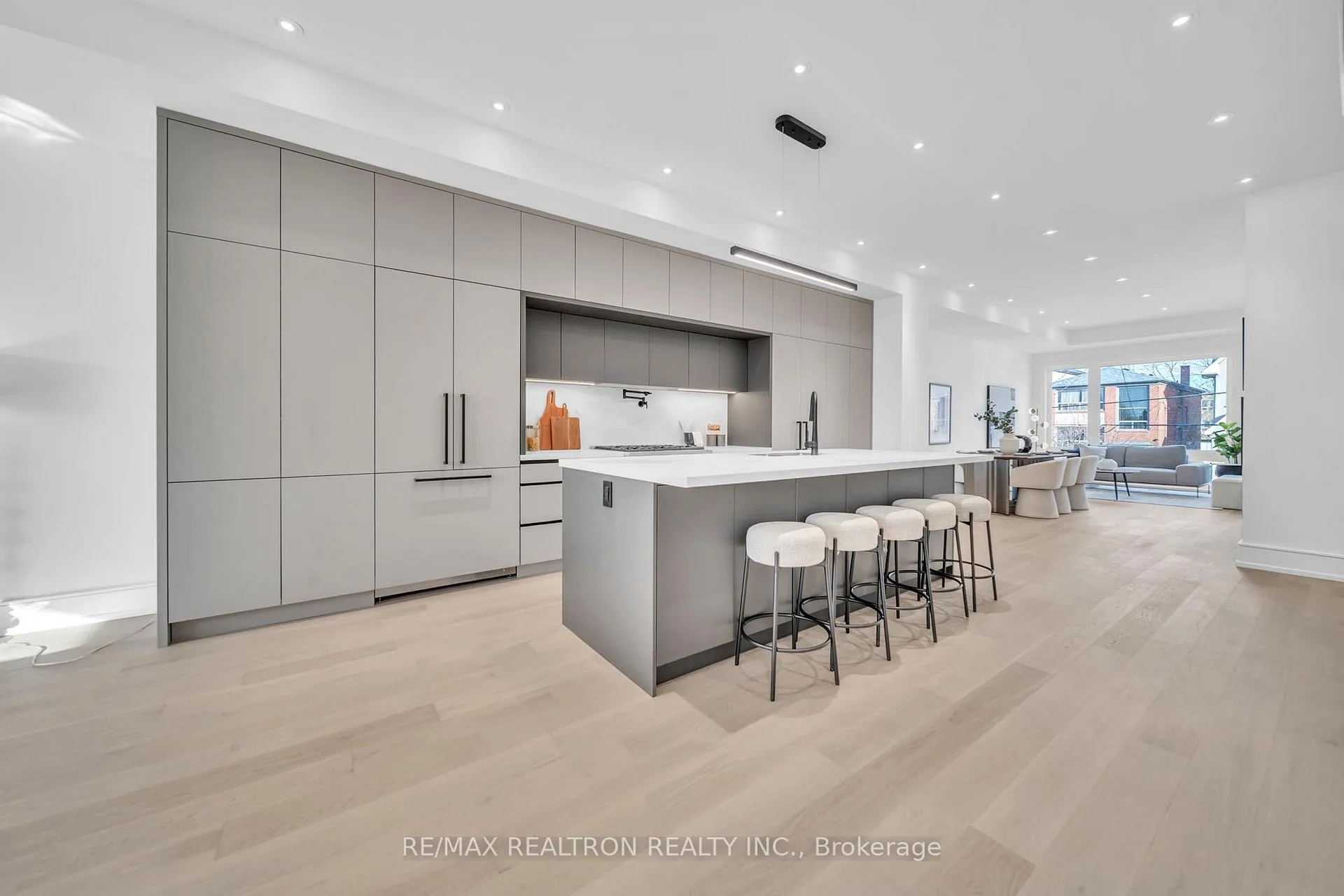 Photo 9 of 17 Lanark Avenue, Toronto, Oakwood Village — HOMEH