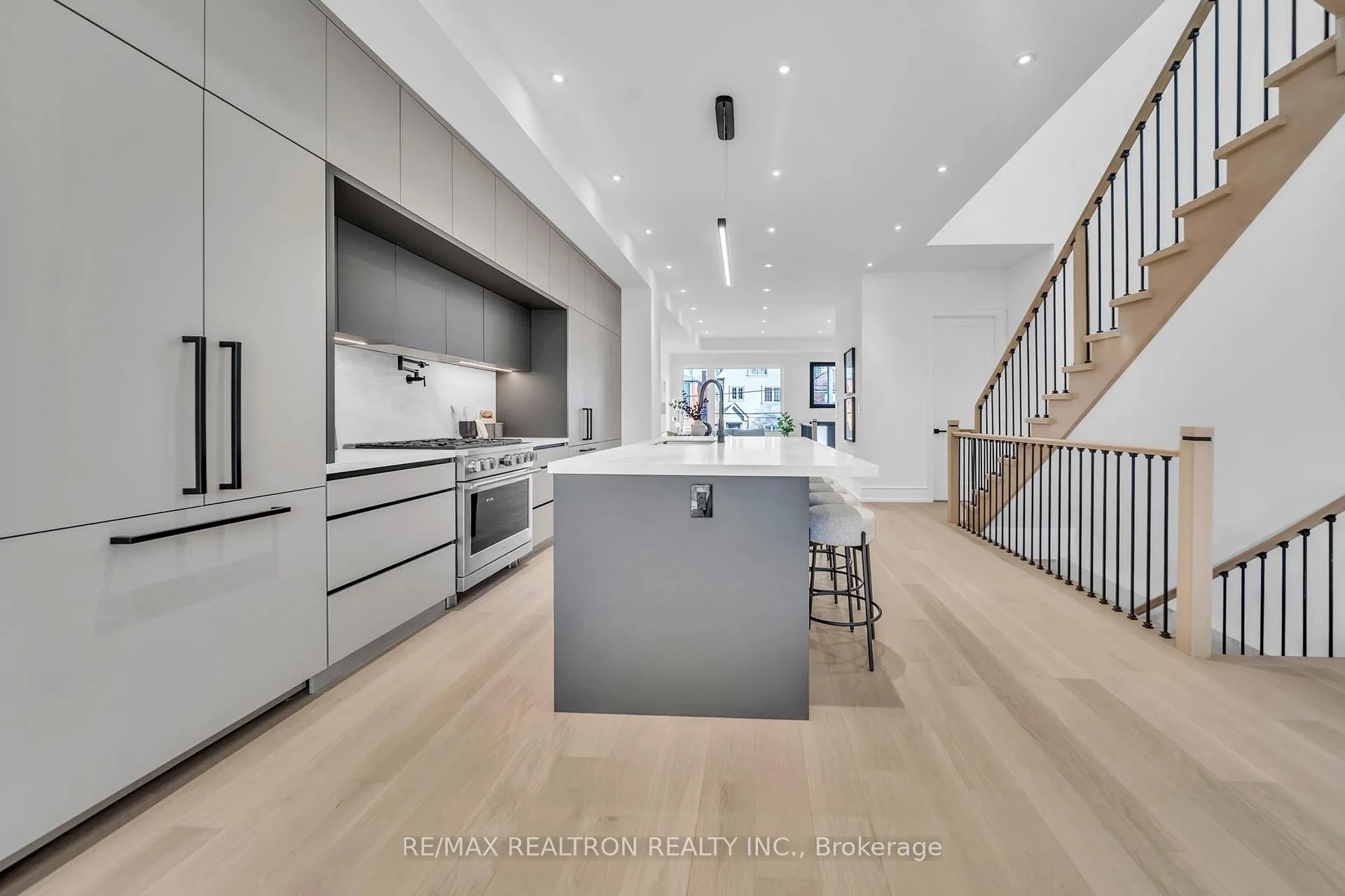 Photo 10 of 17 Lanark Avenue, Toronto, Oakwood Village — HOMEH