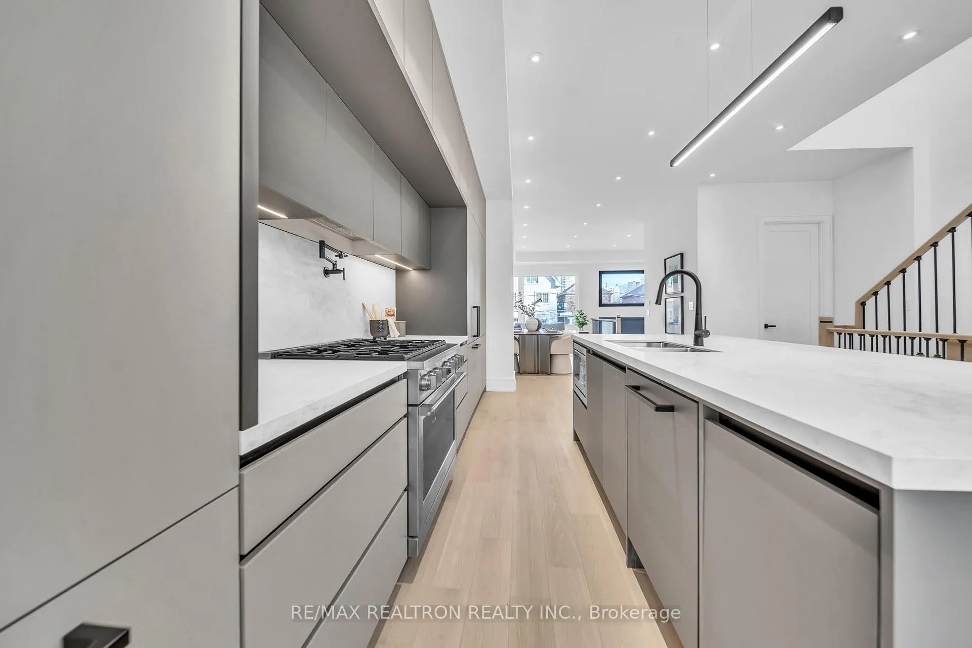 Photo 11 of 17 Lanark Avenue, Toronto, Oakwood Village — HOMEH