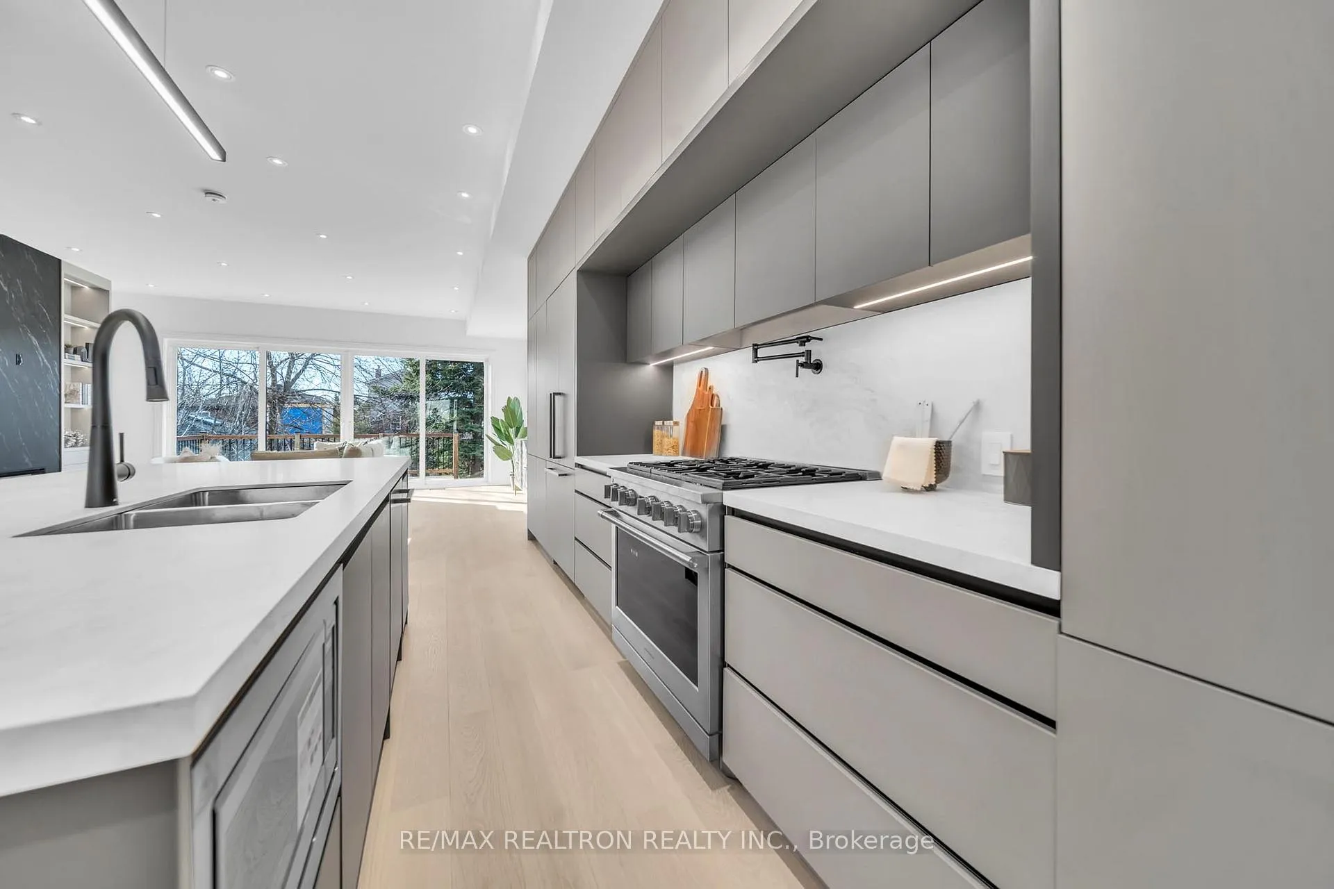 Photo 12 of 17 Lanark Avenue, Toronto, Oakwood Village — HOMEH