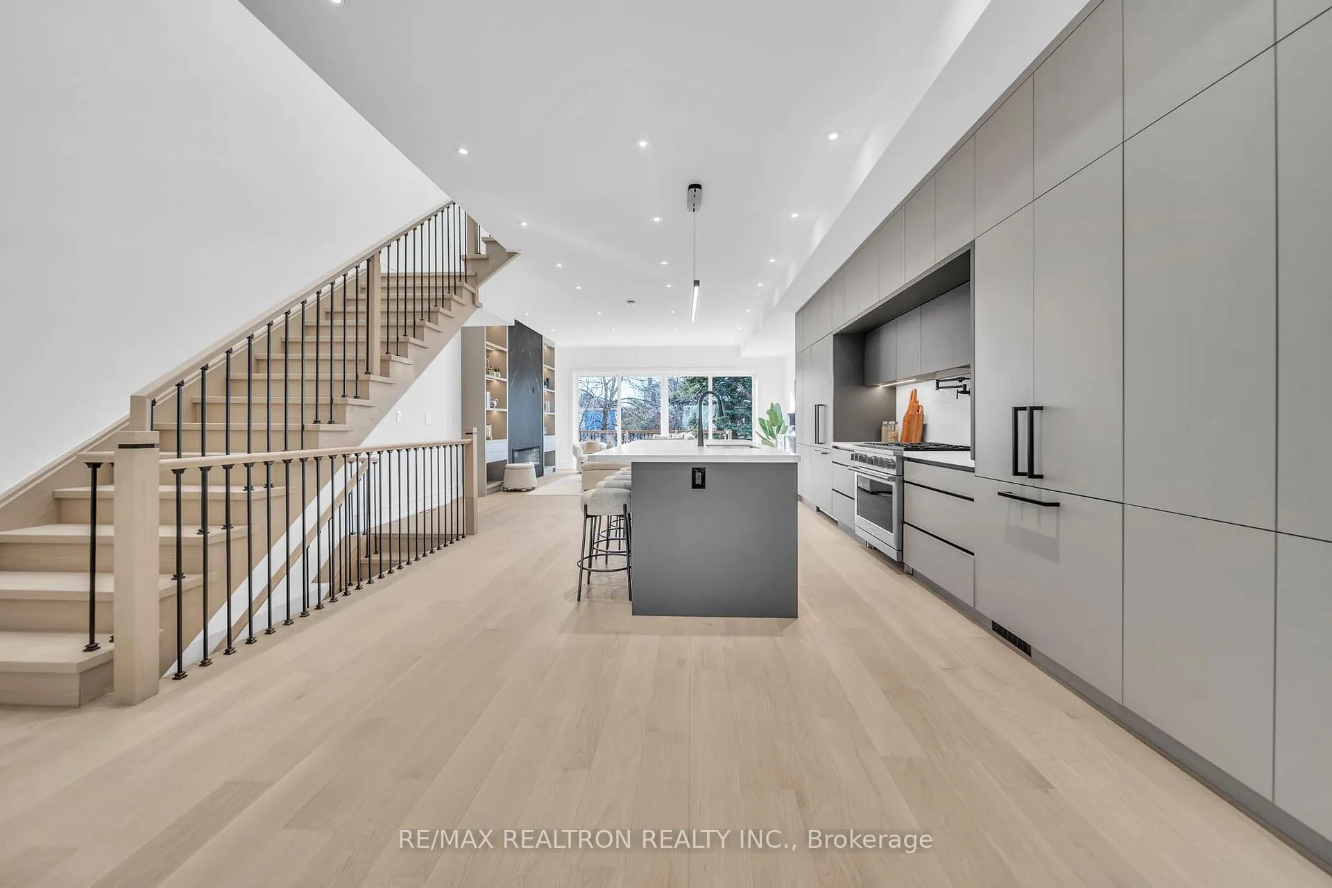 Photo 13 of 17 Lanark Avenue, Toronto, Oakwood Village — HOMEH
