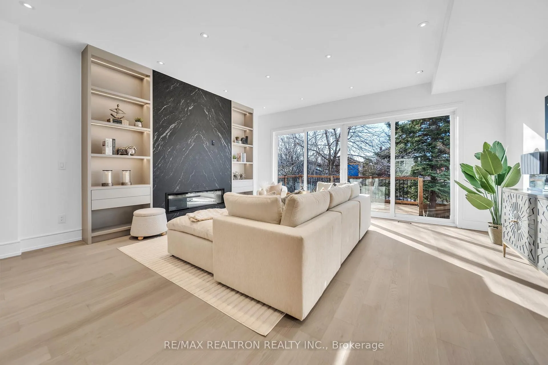 Photo 15 of 17 Lanark Avenue, Toronto, Oakwood Village — HOMEH