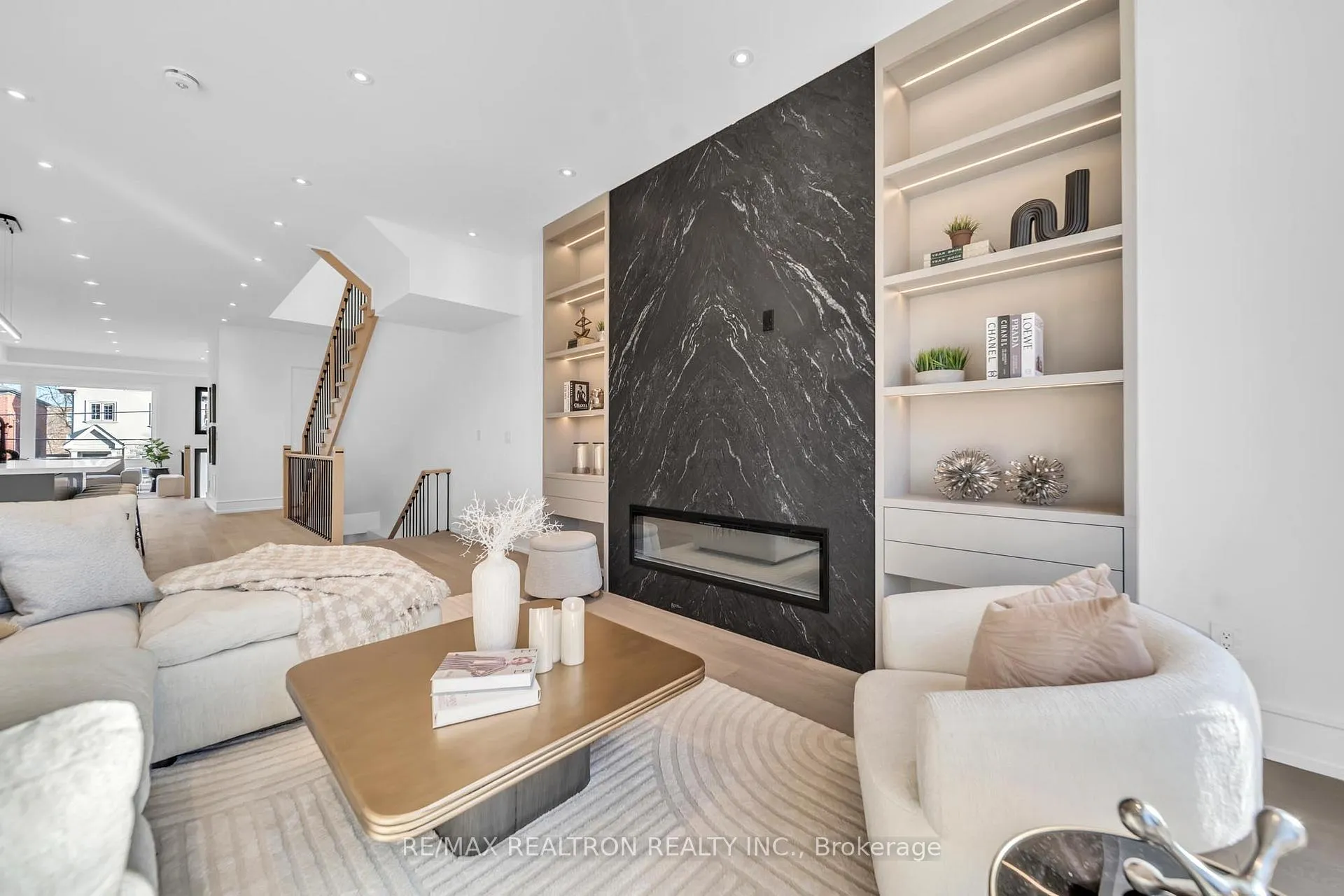 Photo 16 of 17 Lanark Avenue, Toronto, Oakwood Village — HOMEH