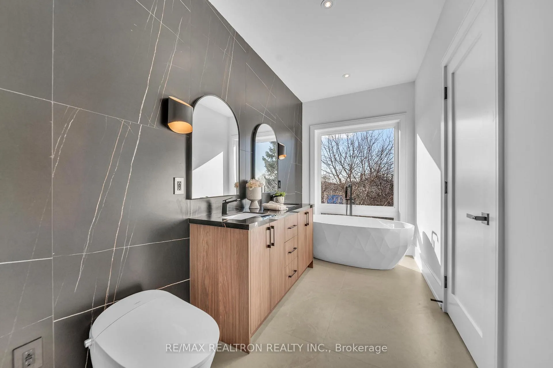Photo 23 of 17 Lanark Avenue, Toronto, Oakwood Village — HOMEH