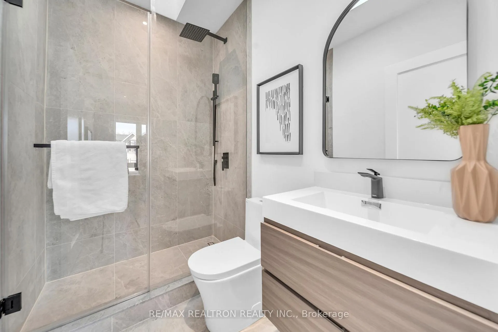 Photo 28 of 17 Lanark Avenue, Toronto, Oakwood Village — HOMEH
