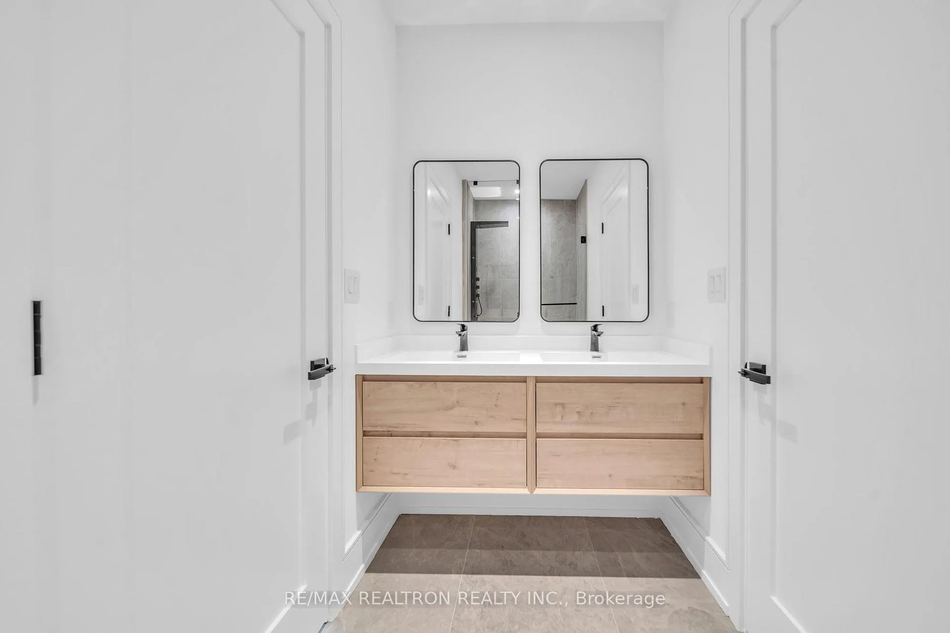 Photo 31 of 17 Lanark Avenue, Toronto, Oakwood Village — HOMEH