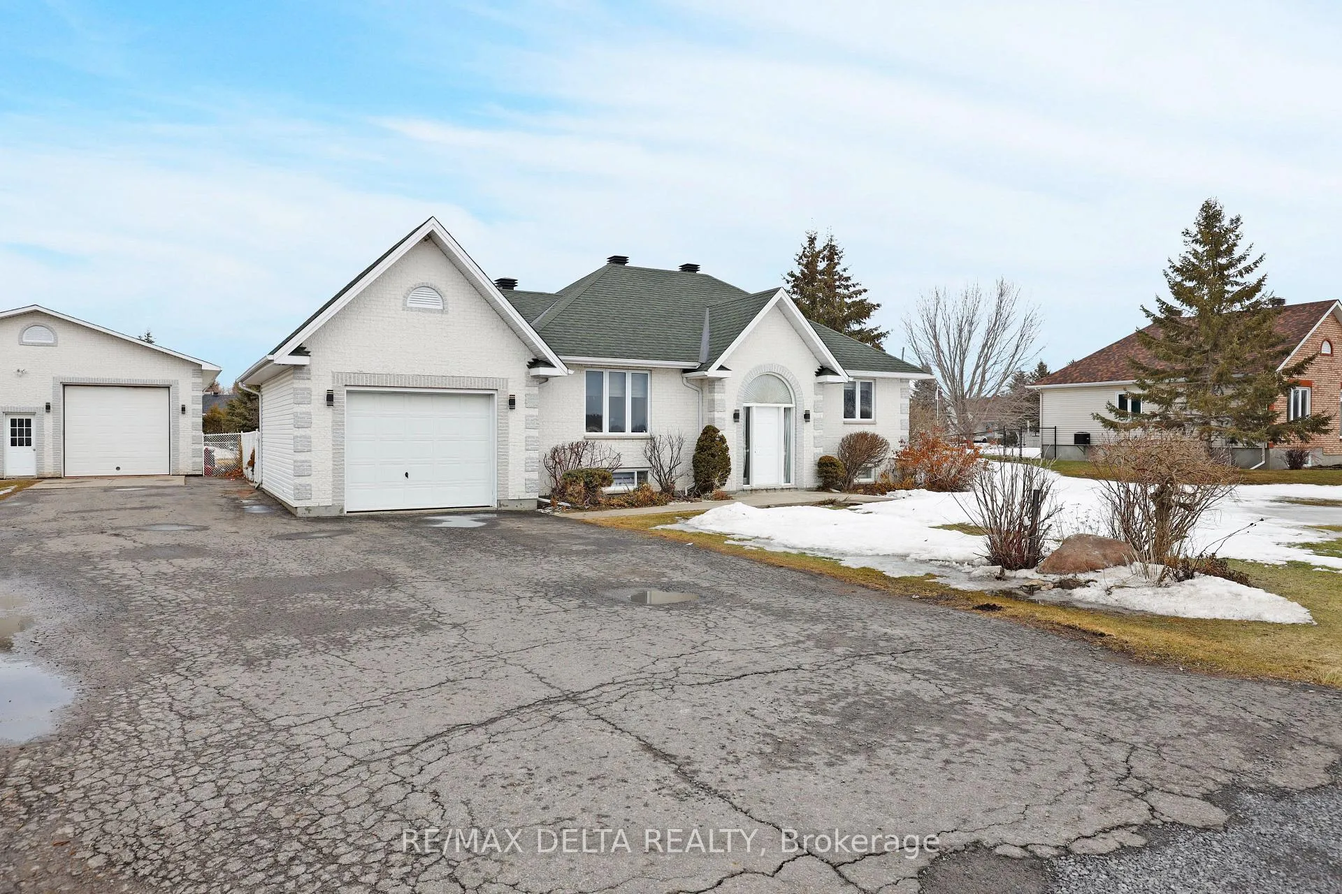 Front of 2031 Devine Road