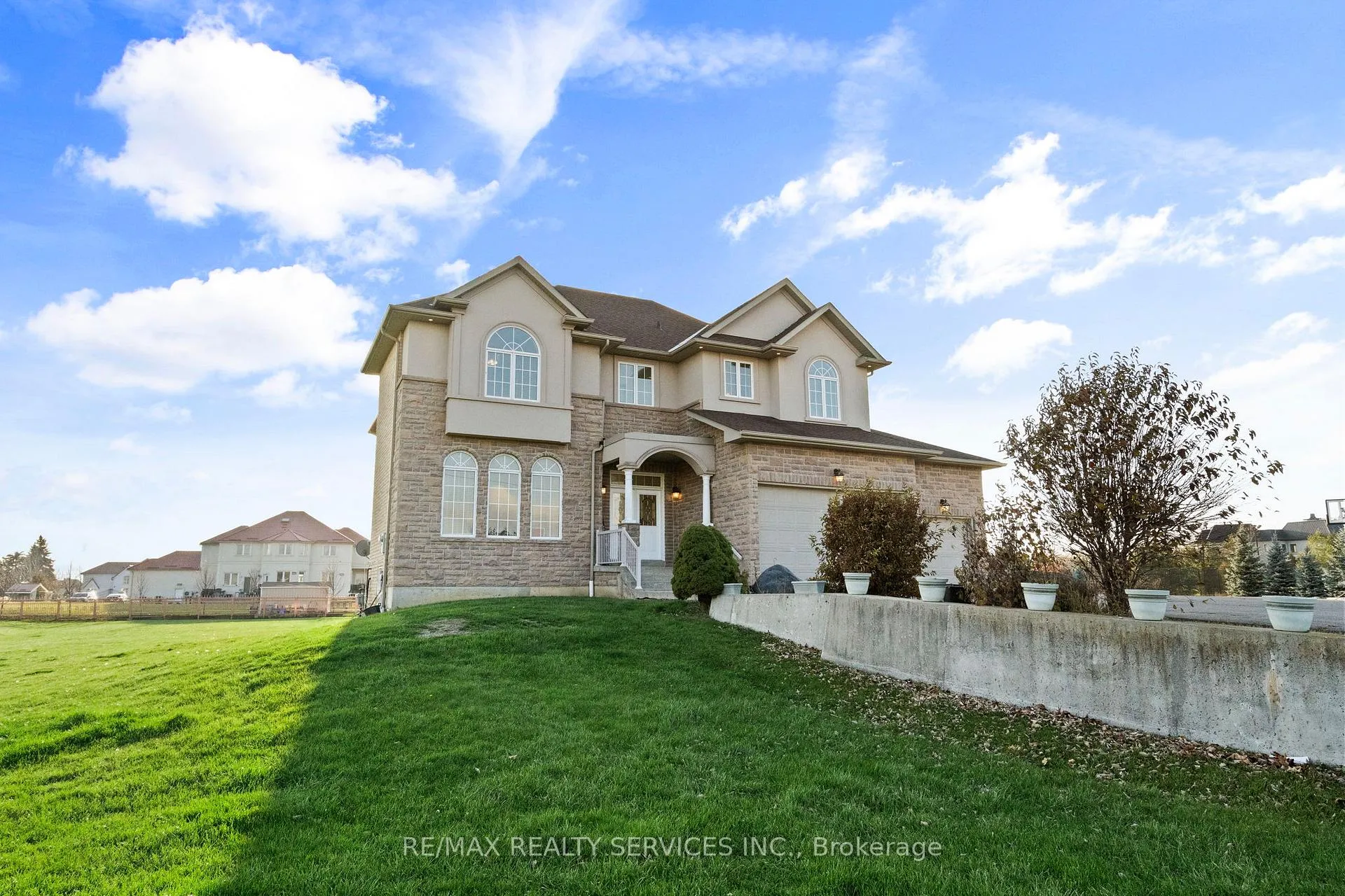 Photo 1 of 5 Farina Drive, Brampton, Toronto Gore Rural Estate — HOMEH