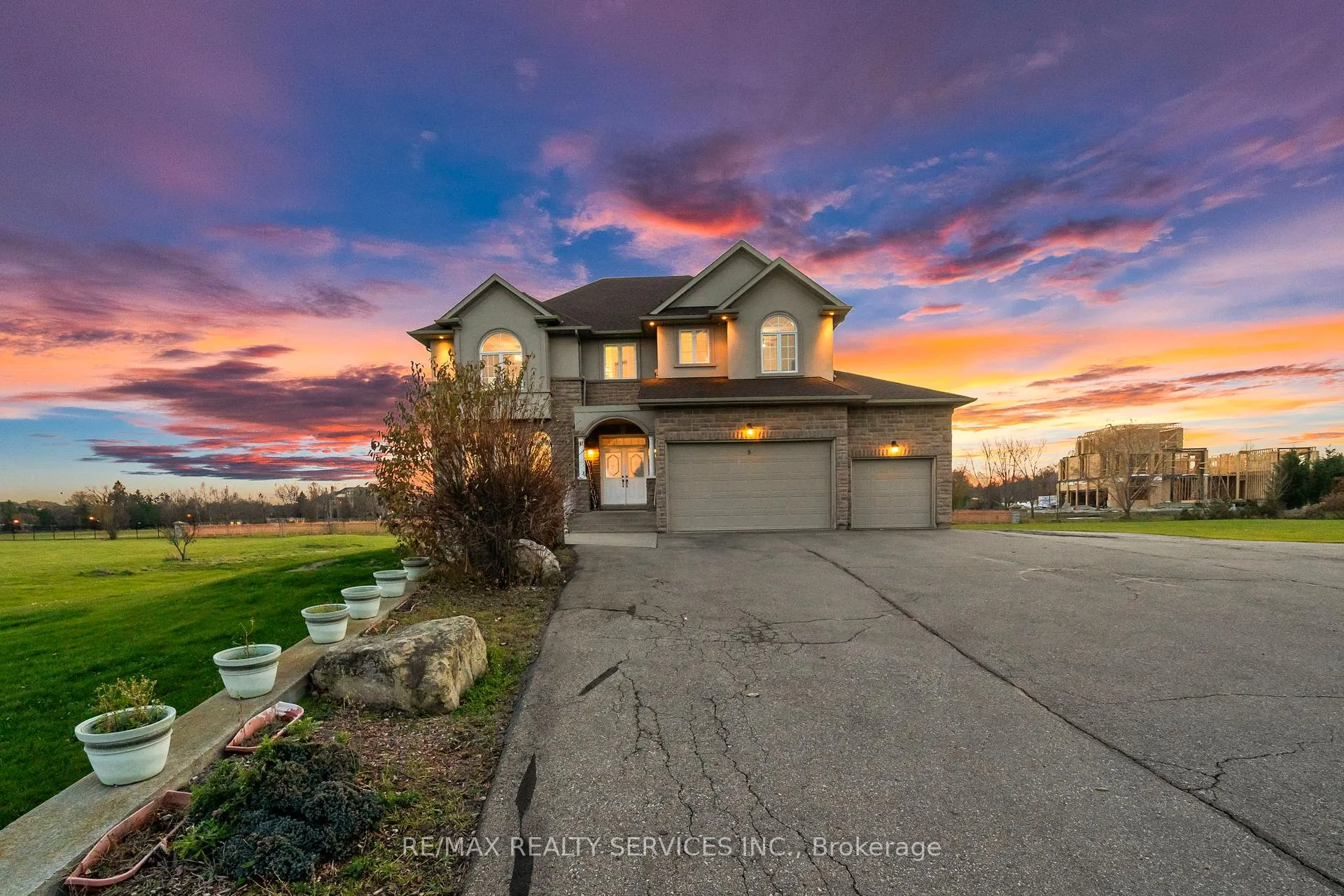 Photo 2 of 5 Farina Drive, Brampton, Toronto Gore Rural Estate — HOMEH