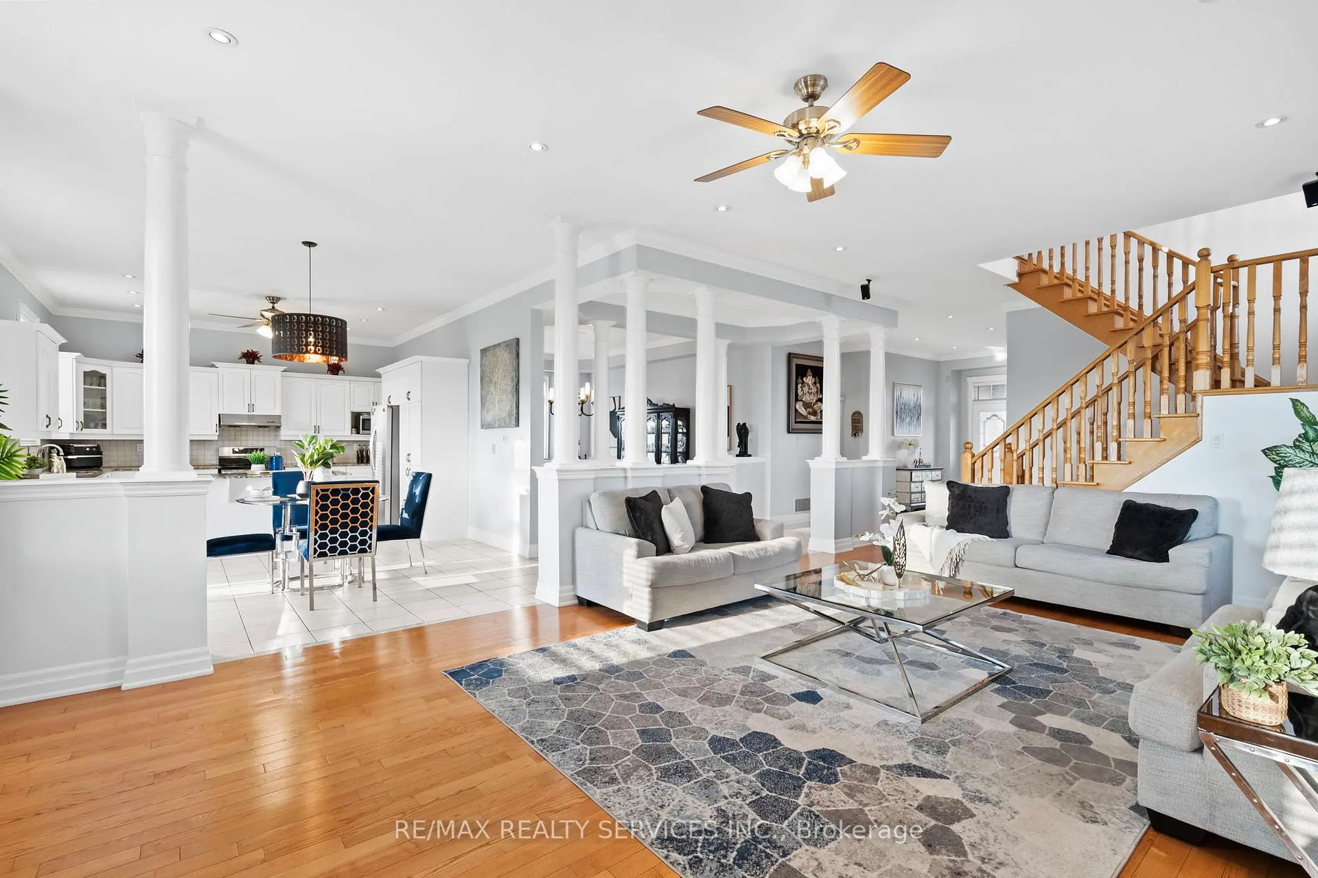 Photo 6 of 5 Farina Drive, Brampton, Toronto Gore Rural Estate — HOMEH