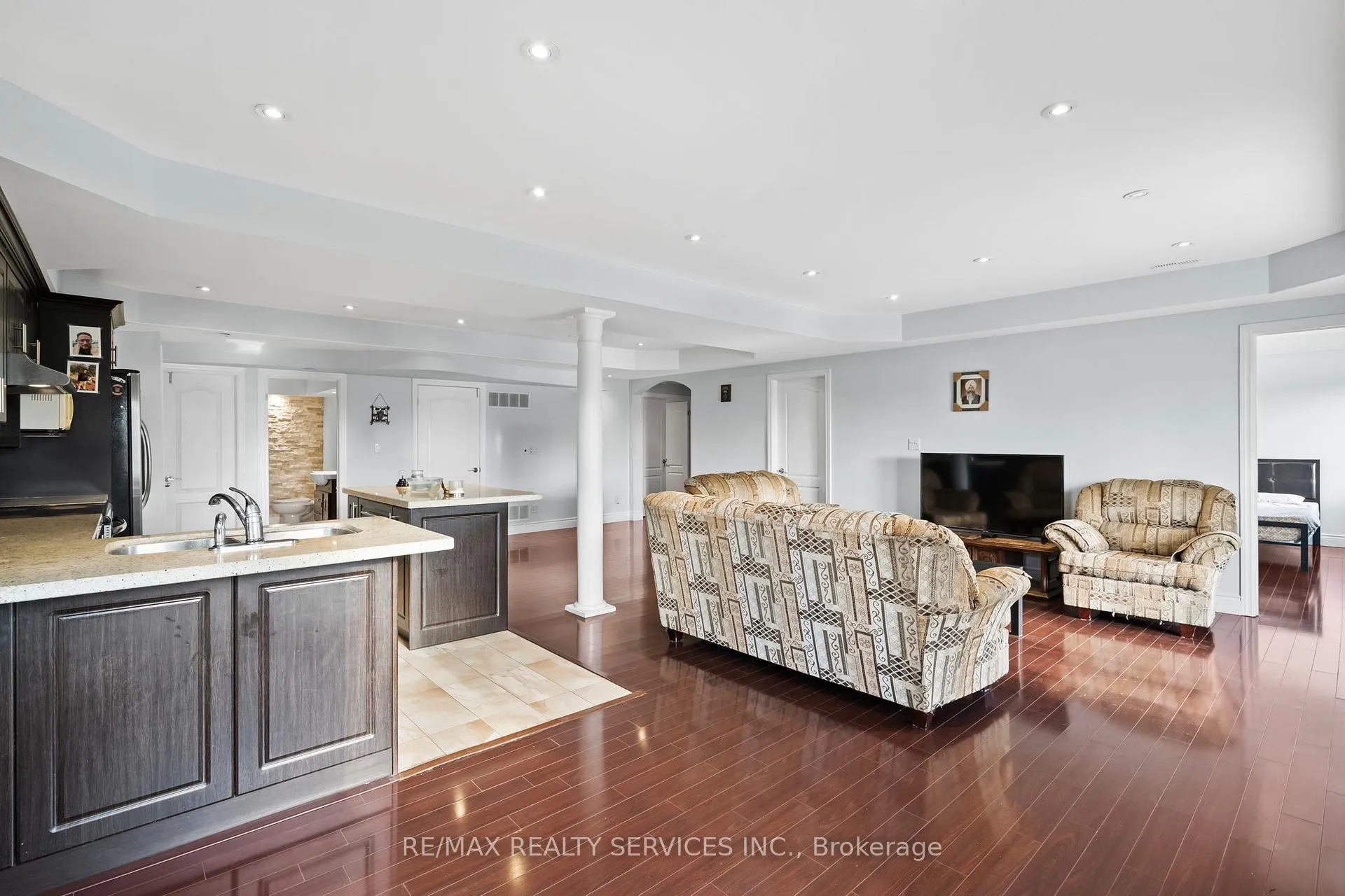 Photo 32 of 5 Farina Drive, Brampton, Toronto Gore Rural Estate — HOMEH