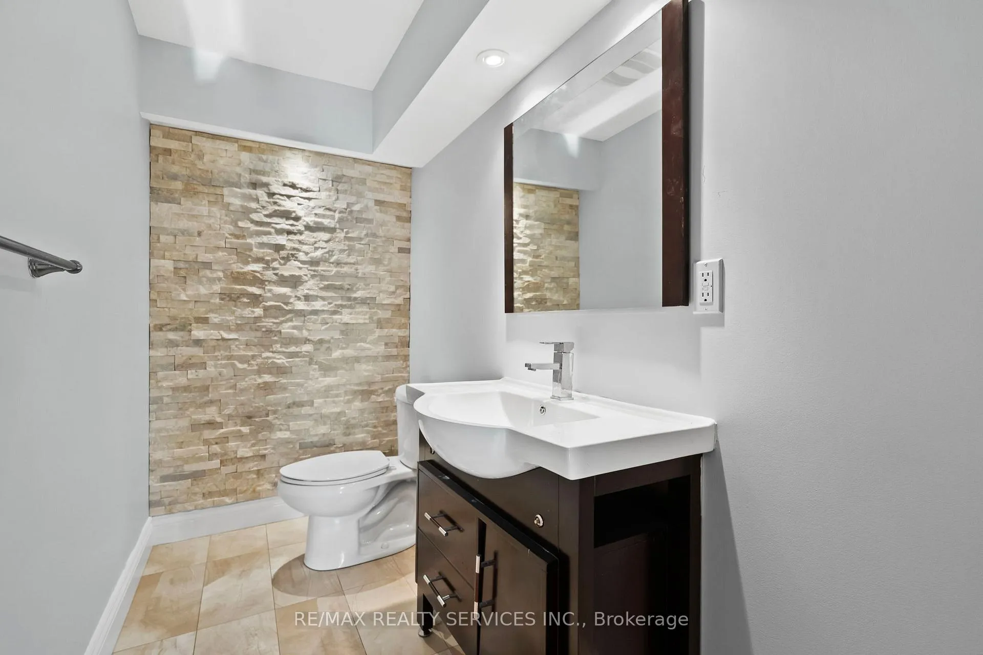 Photo 36 of 5 Farina Drive, Brampton, Toronto Gore Rural Estate — HOMEH