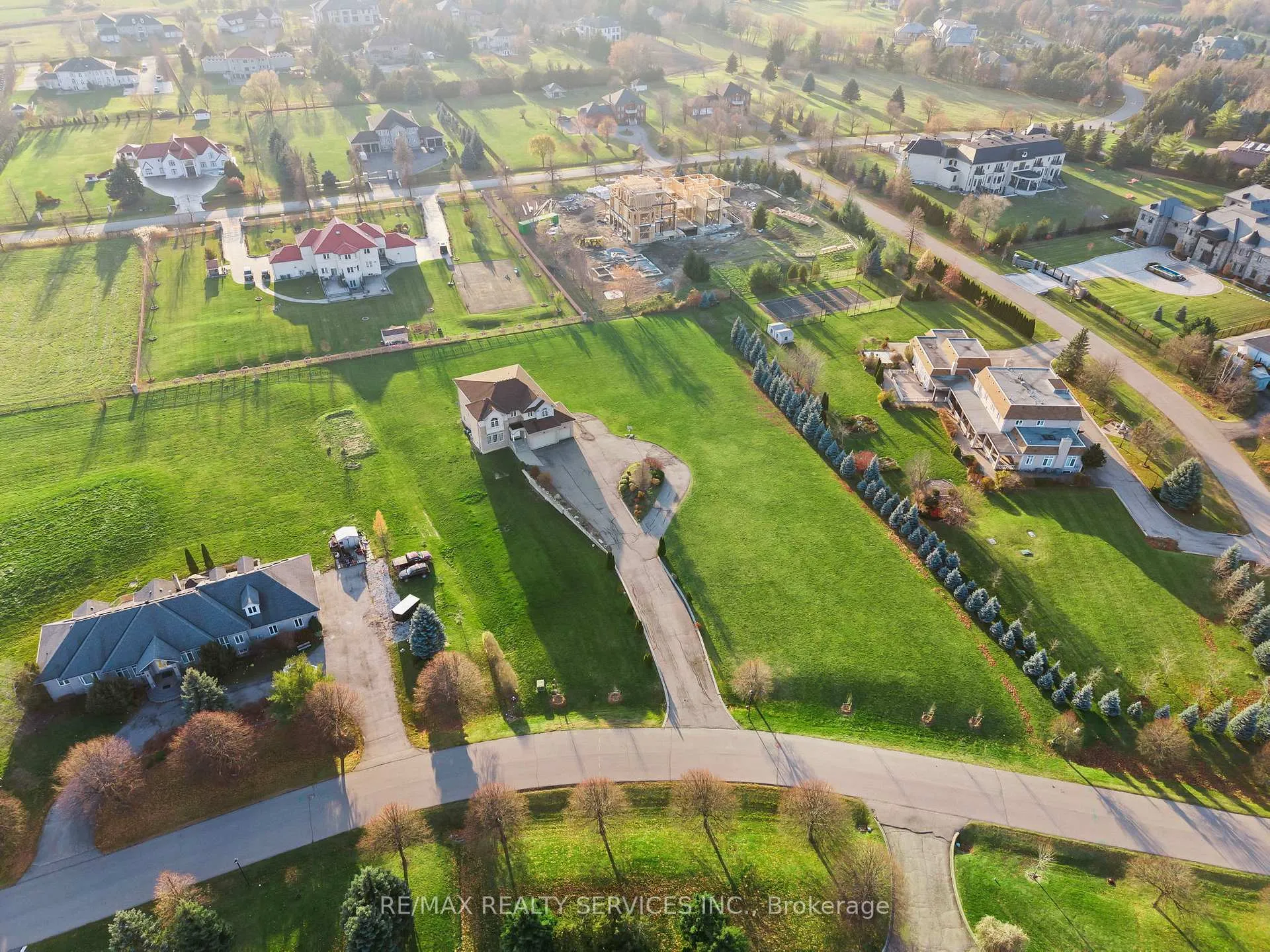 Photo 46 of 5 Farina Drive, Brampton, Toronto Gore Rural Estate — HOMEH
