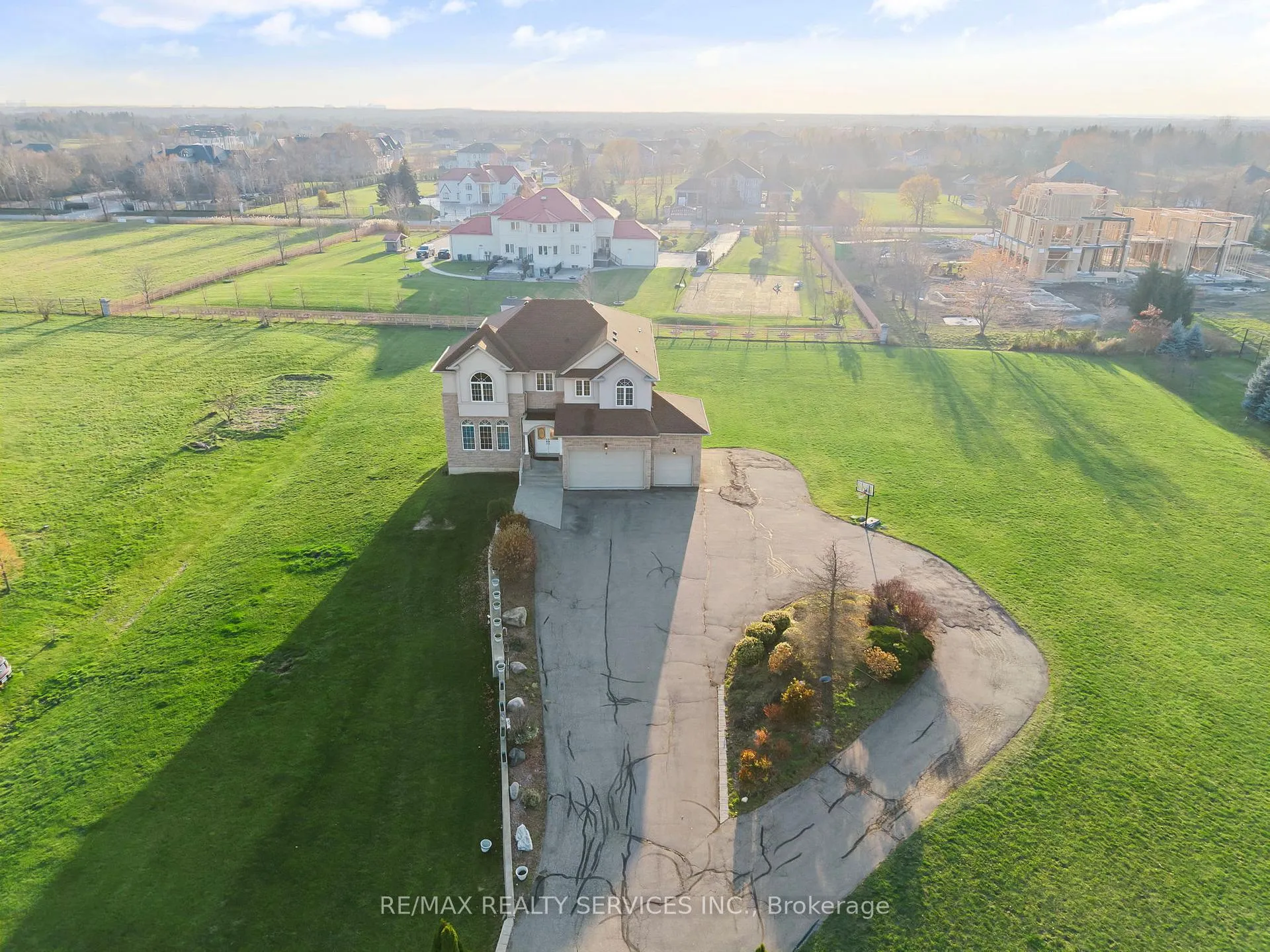Photo 48 of 5 Farina Drive, Brampton, Toronto Gore Rural Estate — HOMEH
