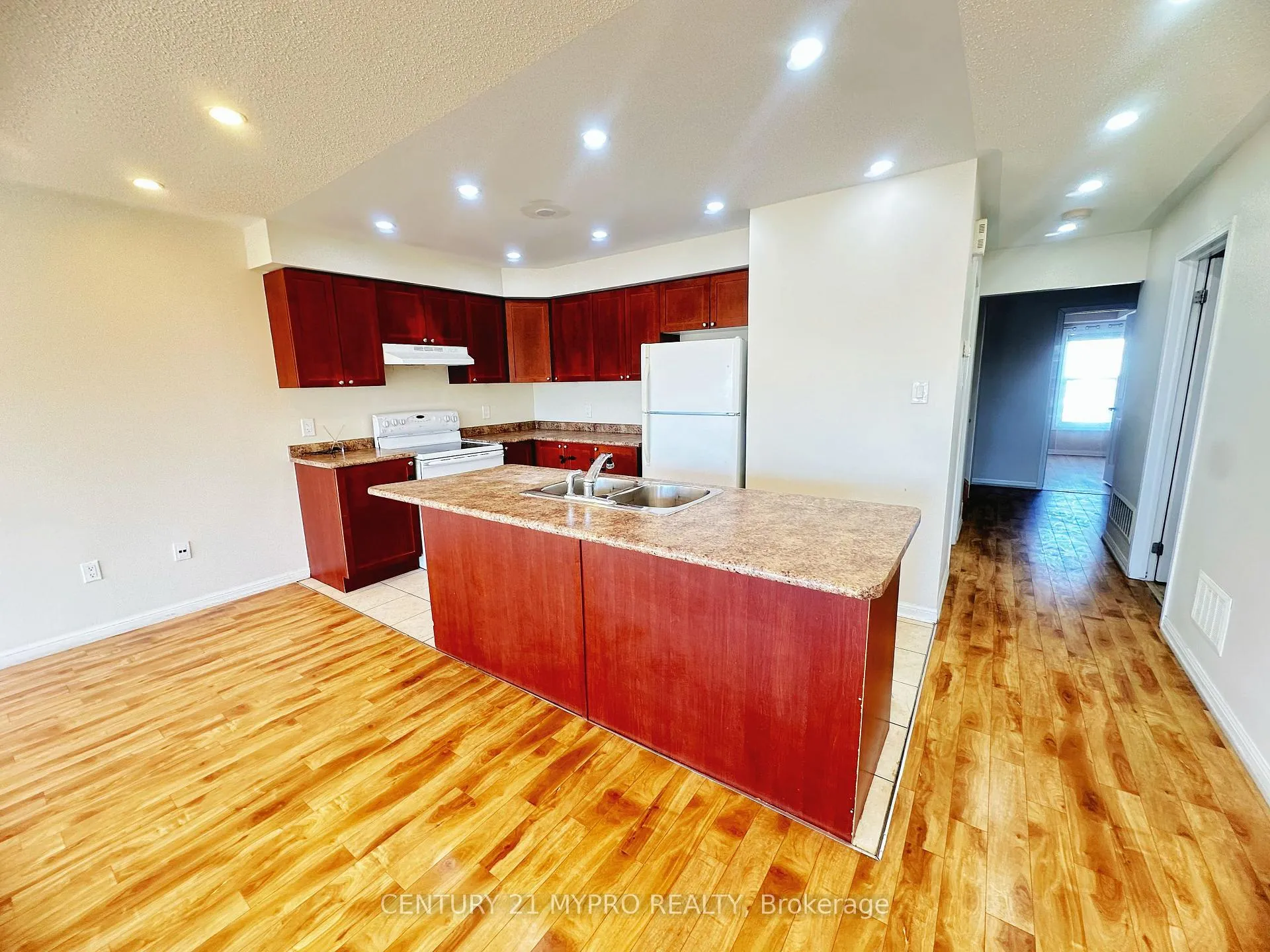Photo 2 of Unit Upper#1, 2725 Bur Oak Avenue, Markham, Cornell — HOMEH
