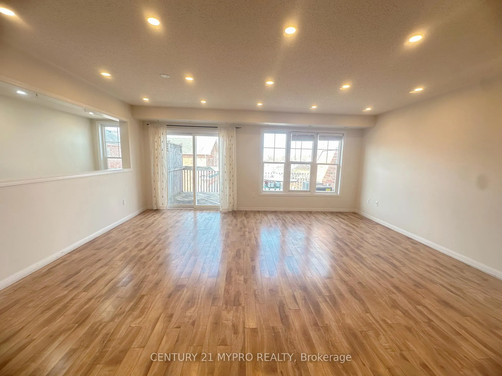 Photo 3 of Unit Upper#1, 2725 Bur Oak Avenue, Markham, Cornell — HOMEH