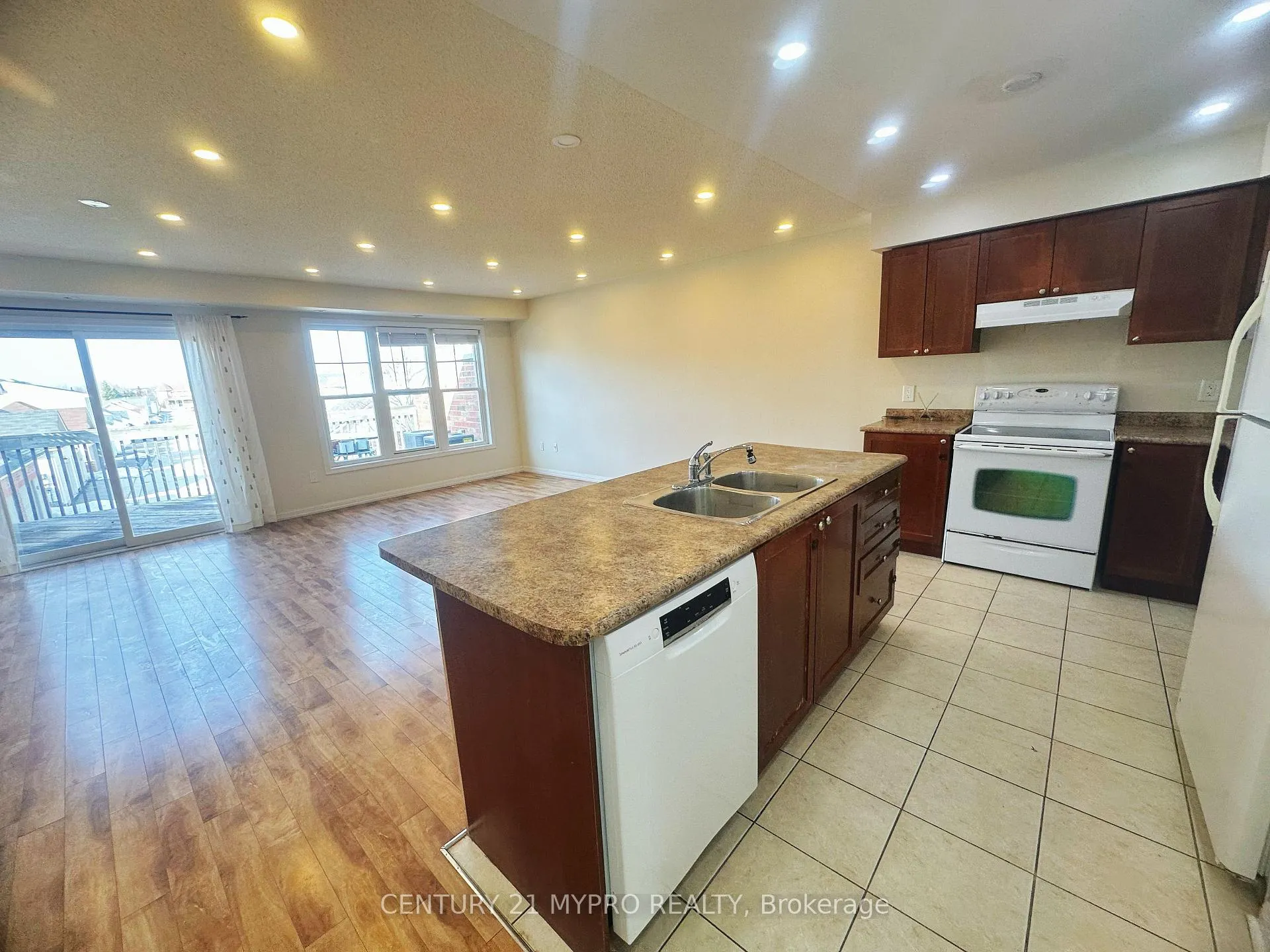 Photo 4 of Unit Upper#1, 2725 Bur Oak Avenue, Markham, Cornell — HOMEH