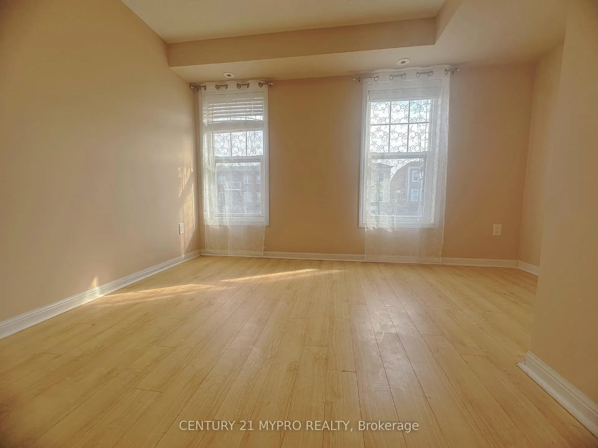 Photo 6 of Unit Upper#1, 2725 Bur Oak Avenue, Markham, Cornell — HOMEH