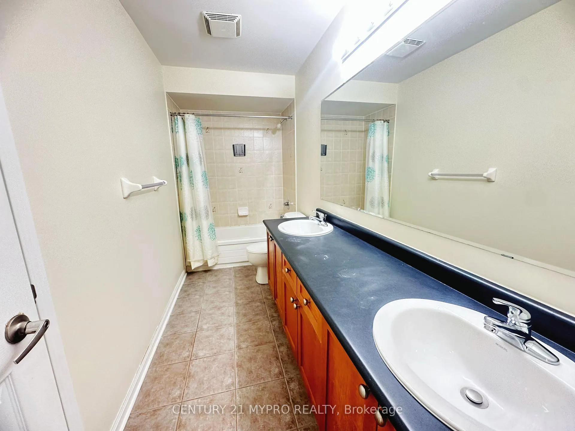 Photo 10 of Unit Upper#1, 2725 Bur Oak Avenue, Markham, Cornell — HOMEH