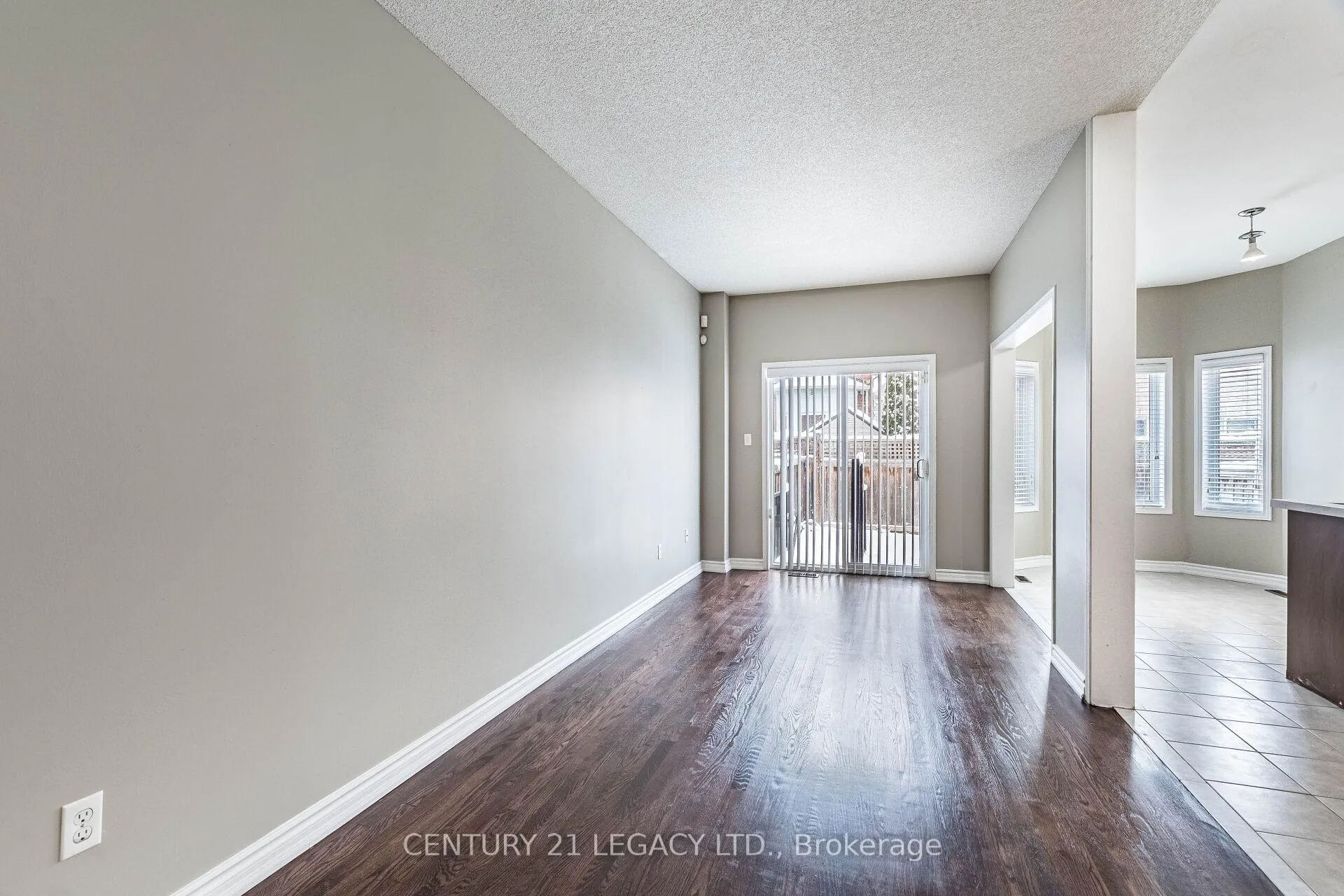 Photo 9 of 21 Kilrea Way, Brampton, Credit Valley — HOMEH