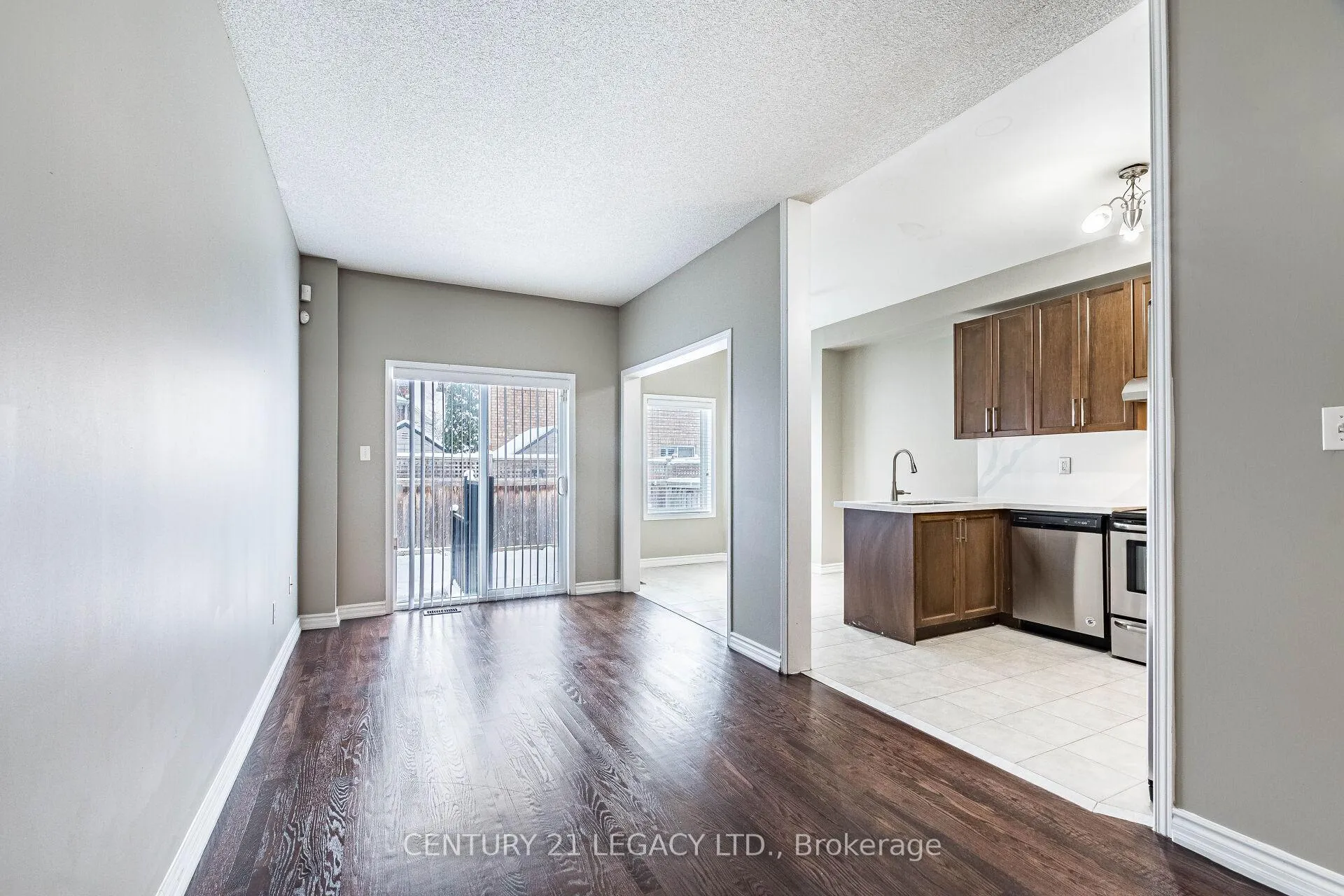 Photo 10 of 21 Kilrea Way, Brampton, Credit Valley — HOMEH