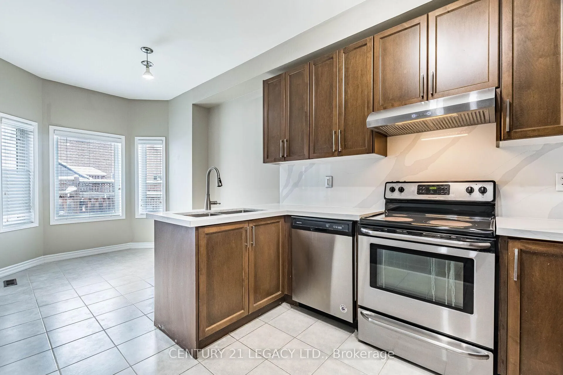 Photo 18 of 21 Kilrea Way, Brampton, Credit Valley — HOMEH