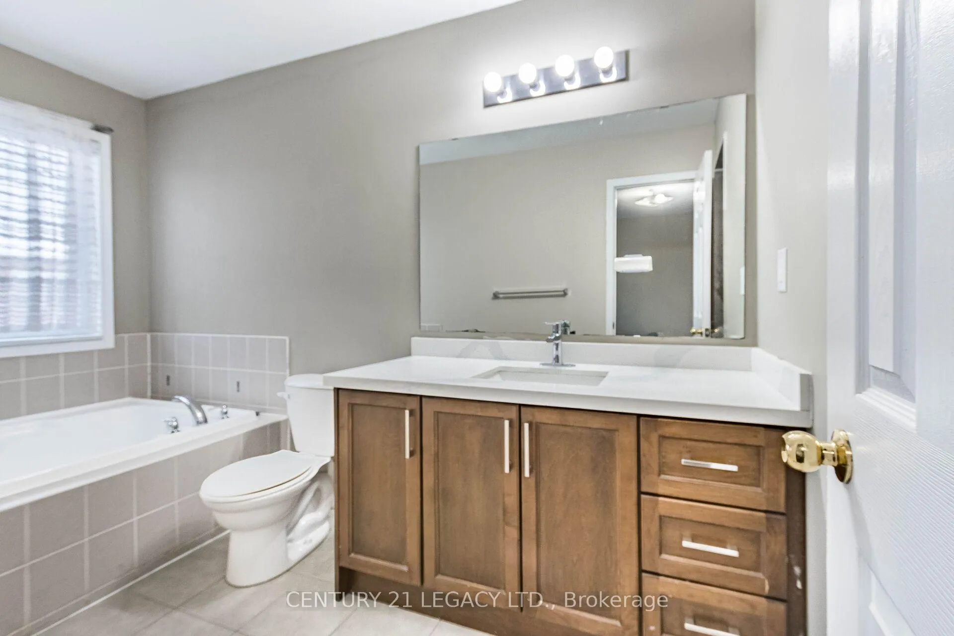 Photo 24 of 21 Kilrea Way, Brampton, Credit Valley — HOMEH