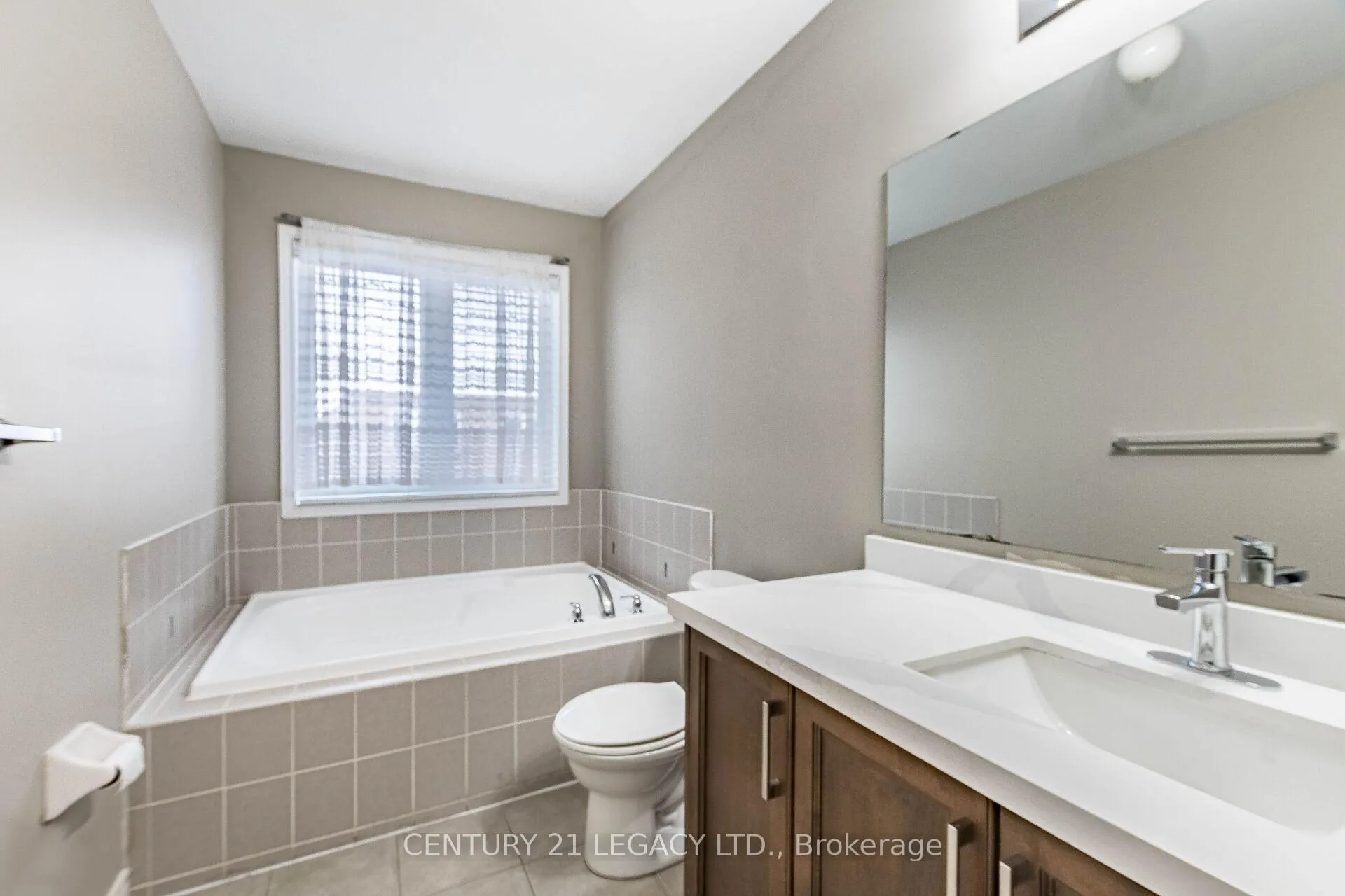 Photo 25 of 21 Kilrea Way, Brampton, Credit Valley — HOMEH