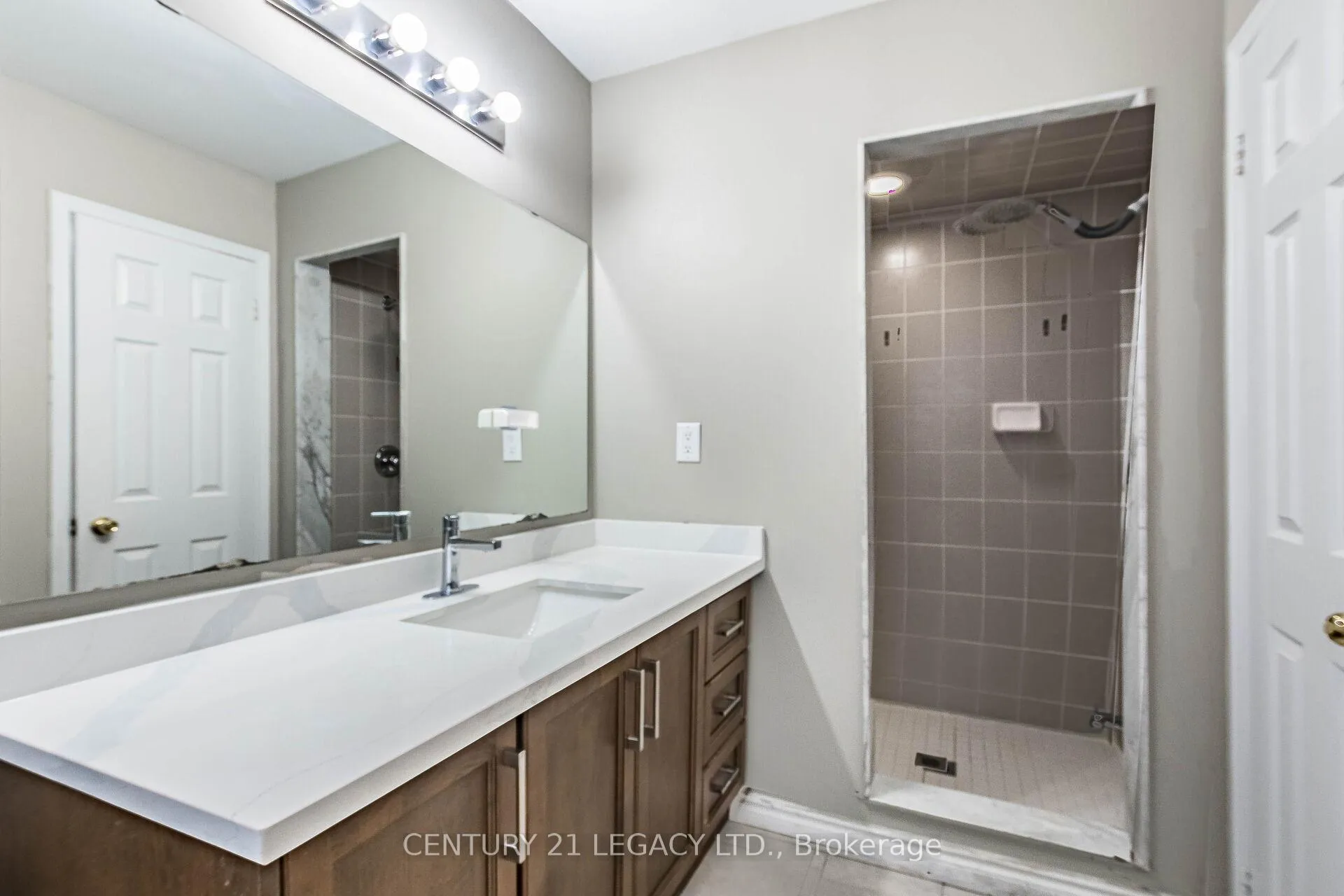 Photo 26 of 21 Kilrea Way, Brampton, Credit Valley — HOMEH