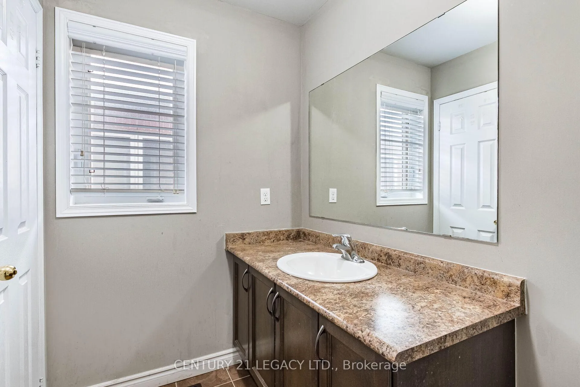 Photo 32 of 21 Kilrea Way, Brampton, Credit Valley — HOMEH