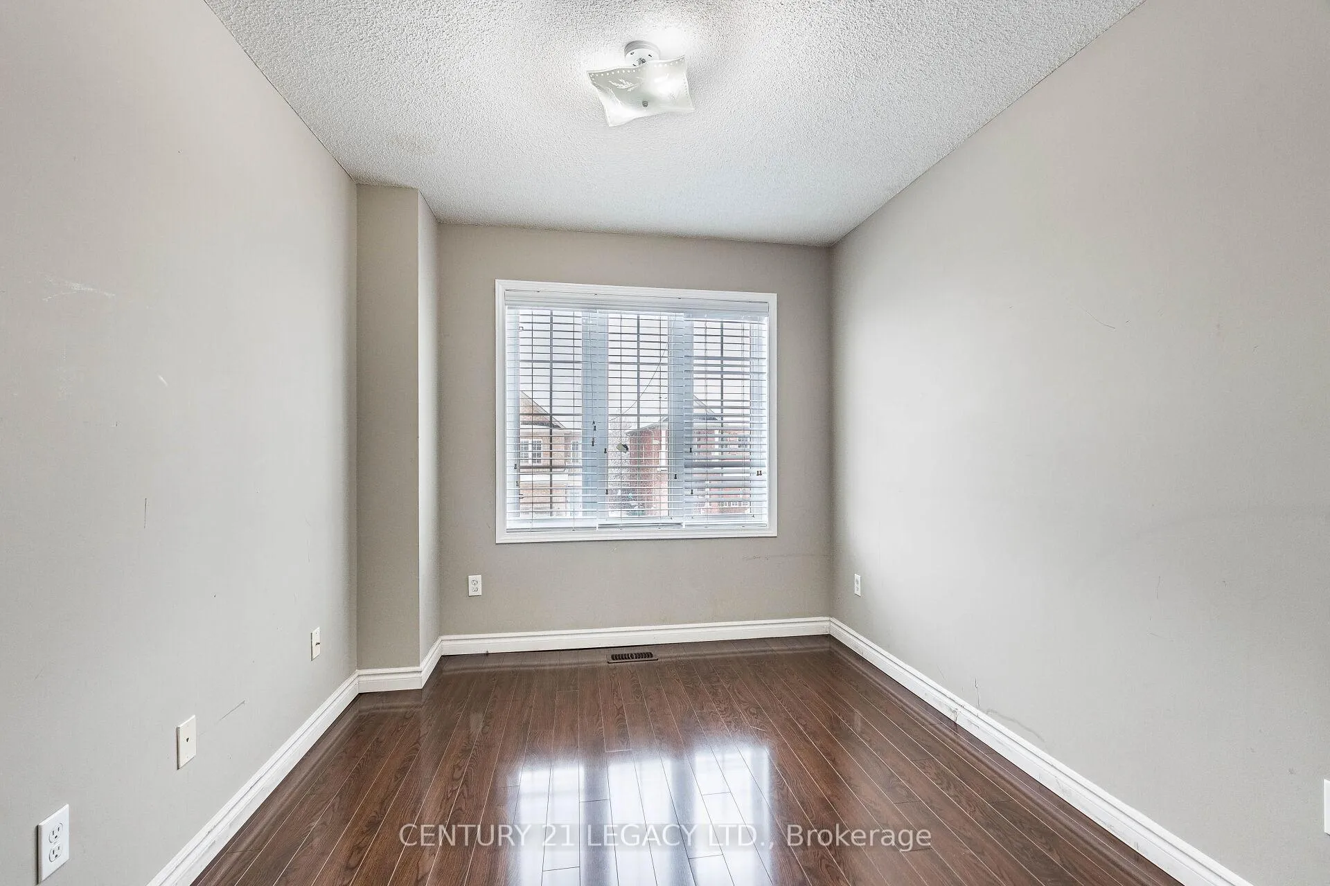Photo 33 of 21 Kilrea Way, Brampton, Credit Valley — HOMEH
