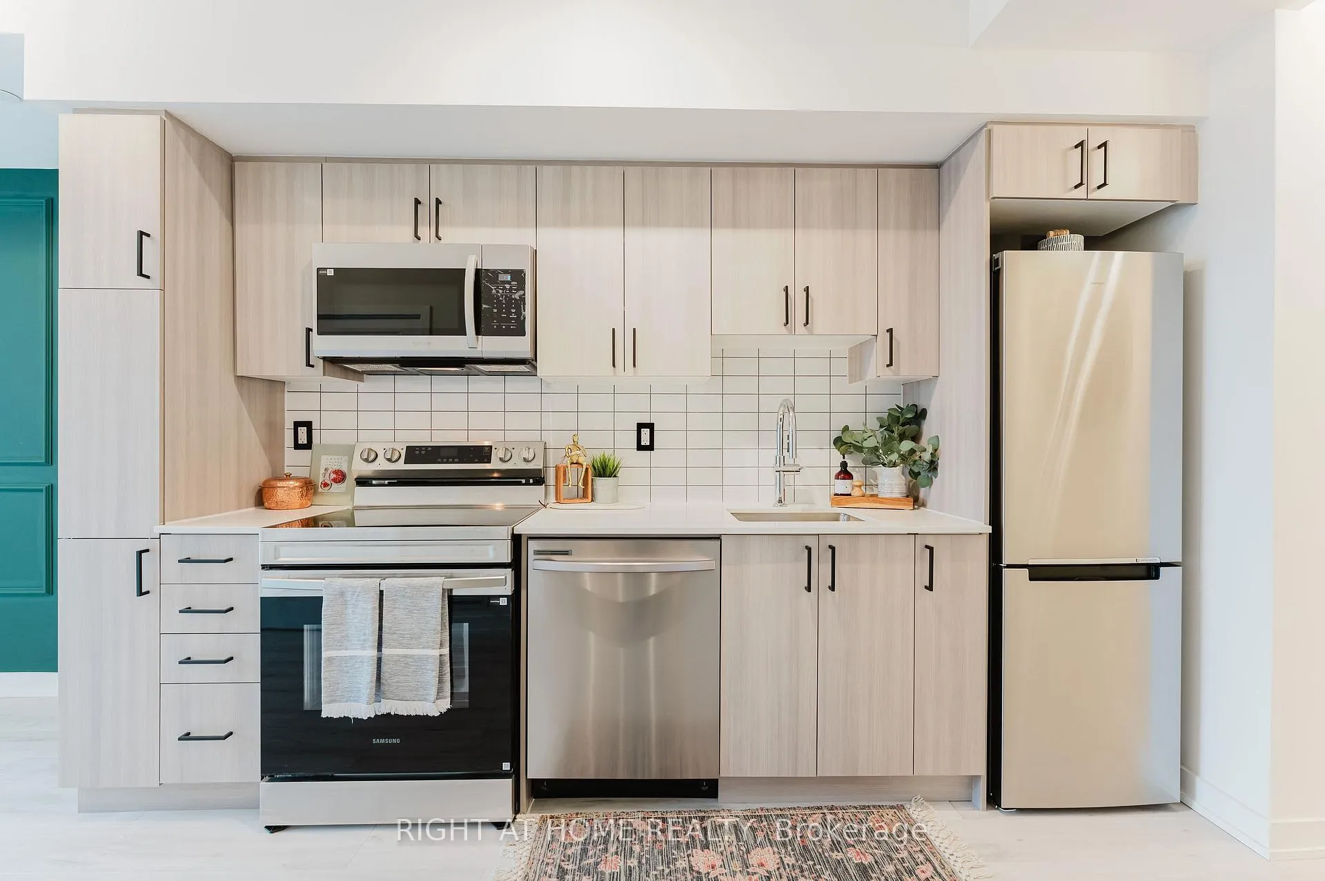 Photo 4 of 1010 Sandy Beach Road, Pickering, Bay Ridges — HOMEH