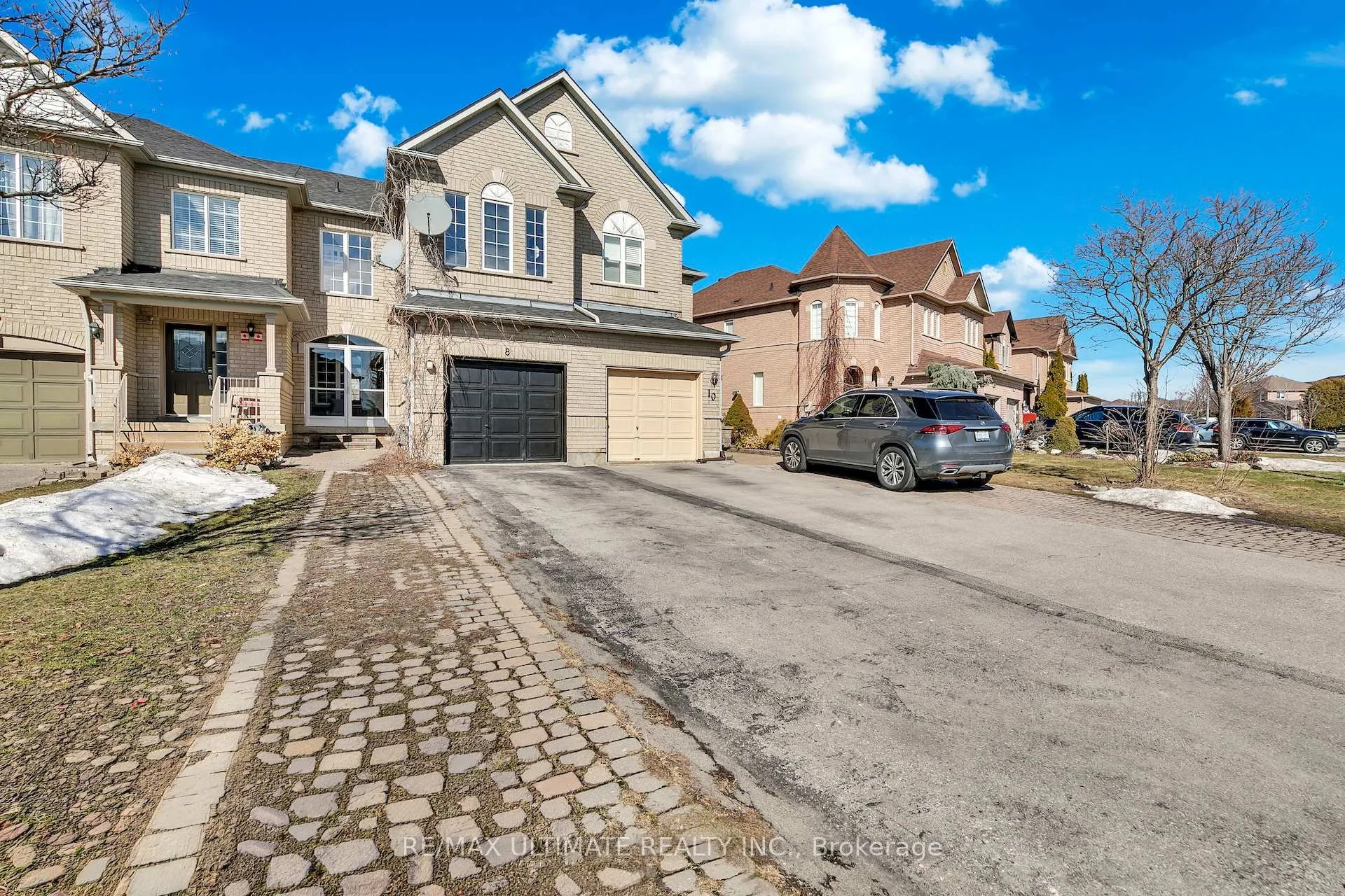 Photo 1 of 8 Kinney Gate, Vaughan, Maple — HOMEH