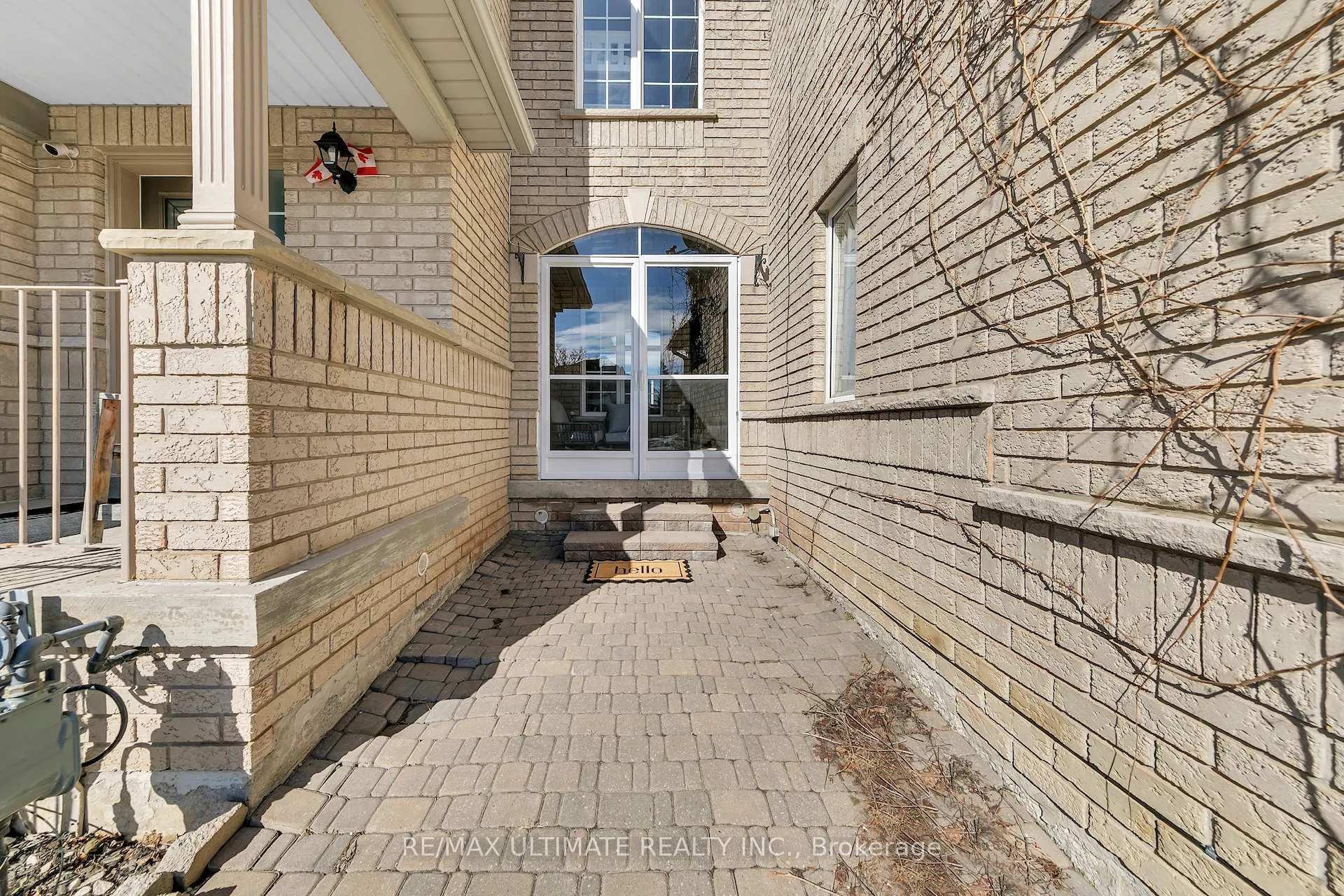 Photo 2 of 8 Kinney Gate, Vaughan, Maple — HOMEH