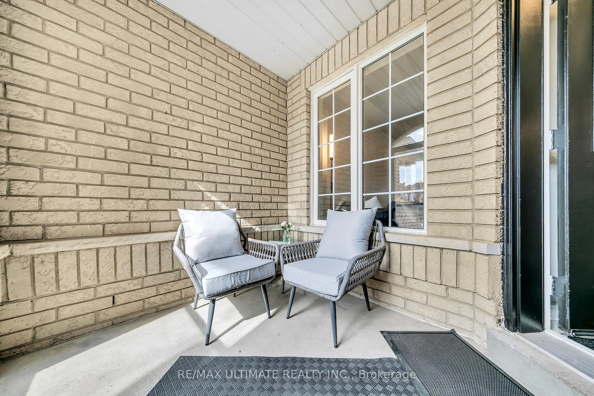 Photo 4 of 8 Kinney Gate, Vaughan, Maple — HOMEH