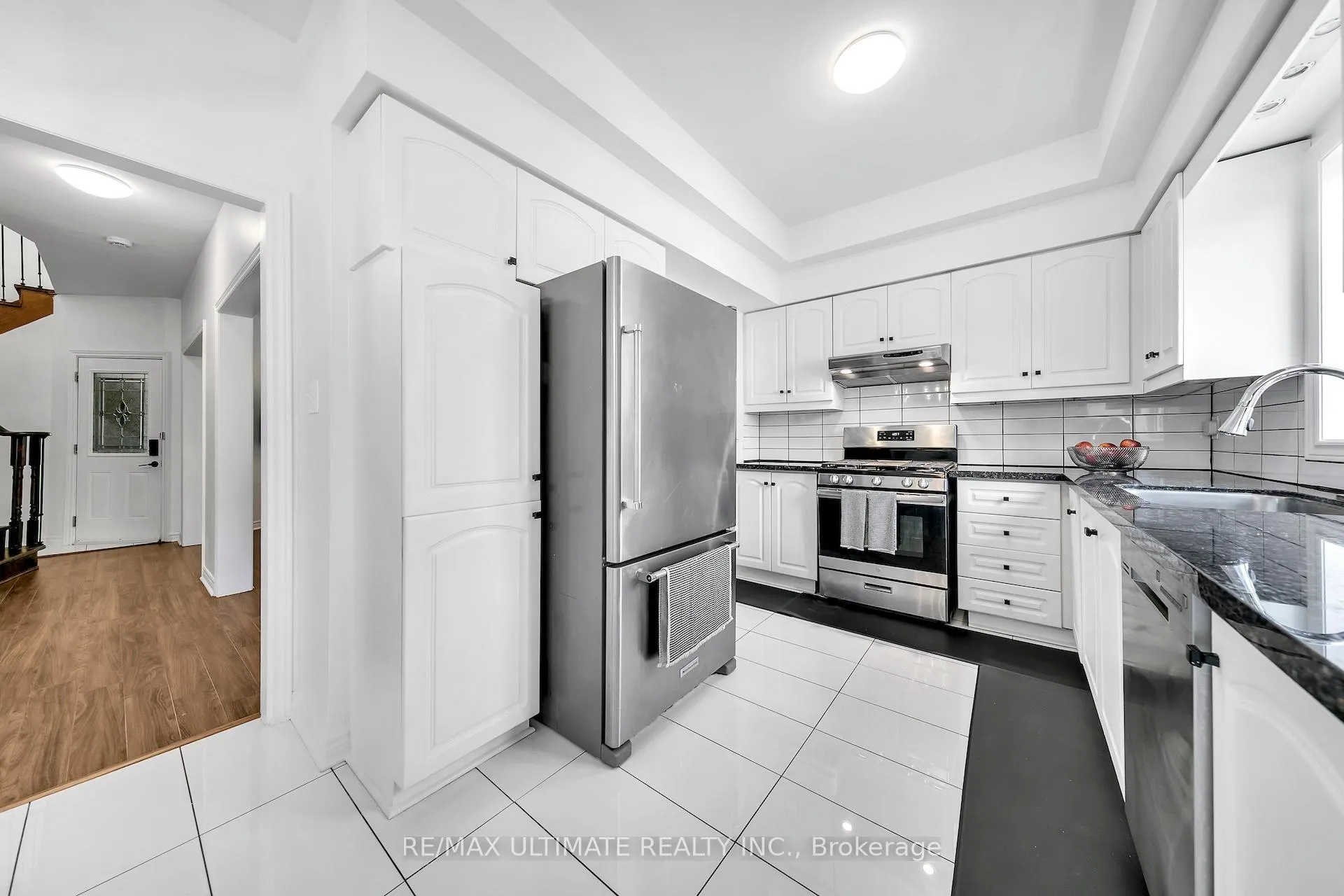 Photo 12 of 8 Kinney Gate, Vaughan, Maple — HOMEH