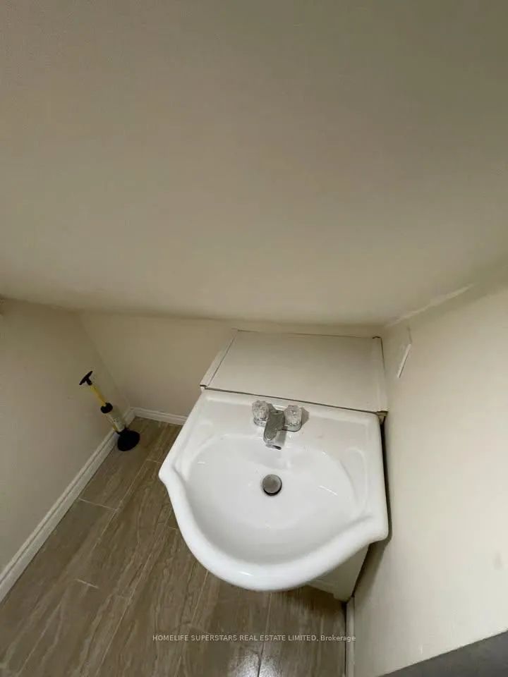 Photo 6 of Unit #3, 138 Hellems Avenue, Welland, Welland Downtown — HOMEH