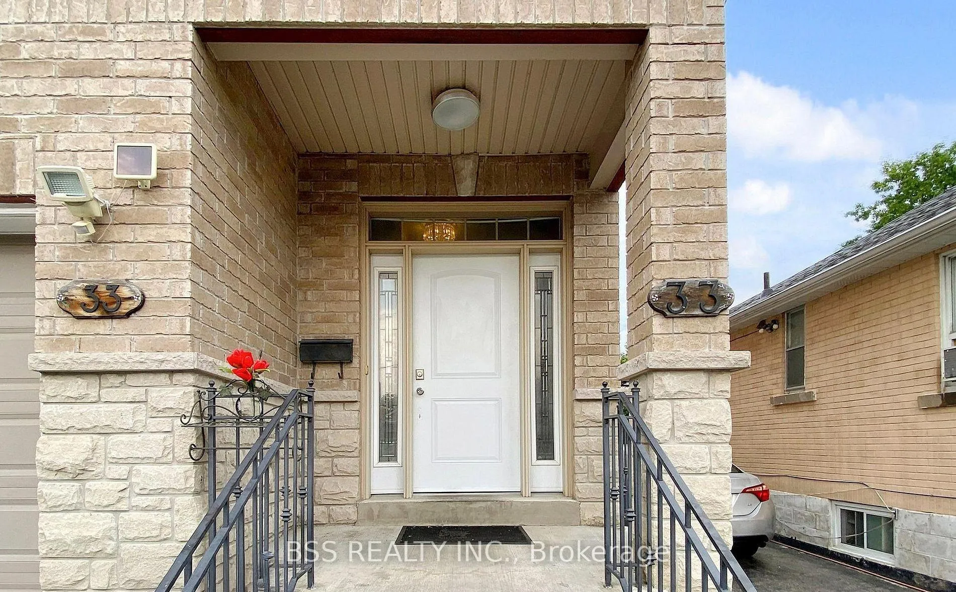 Photo 2 of 33 Wanstead Avenue, Scarborough, Oakridge — HOMEH