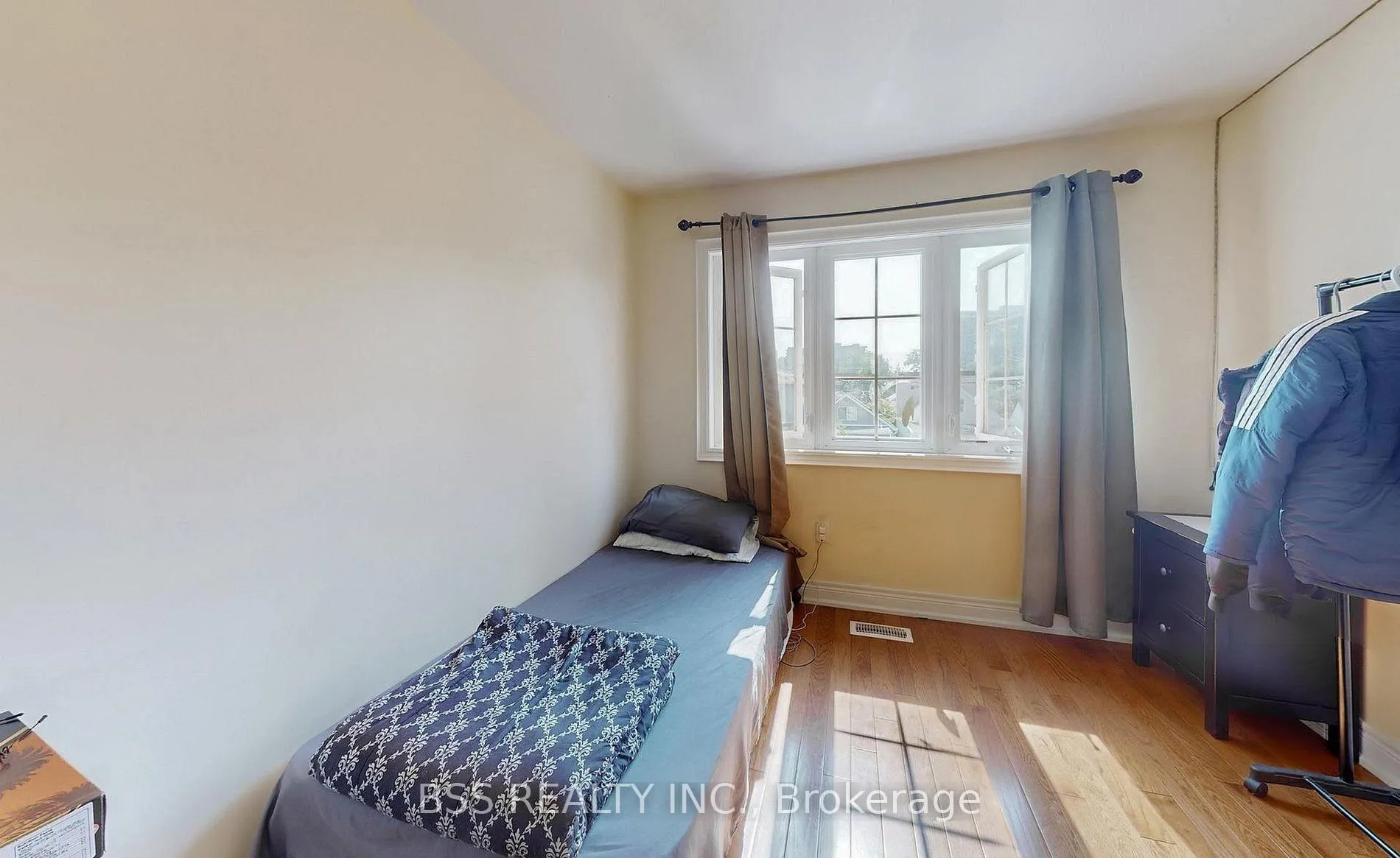 Photo 12 of 33 Wanstead Avenue, Scarborough, Oakridge — HOMEH