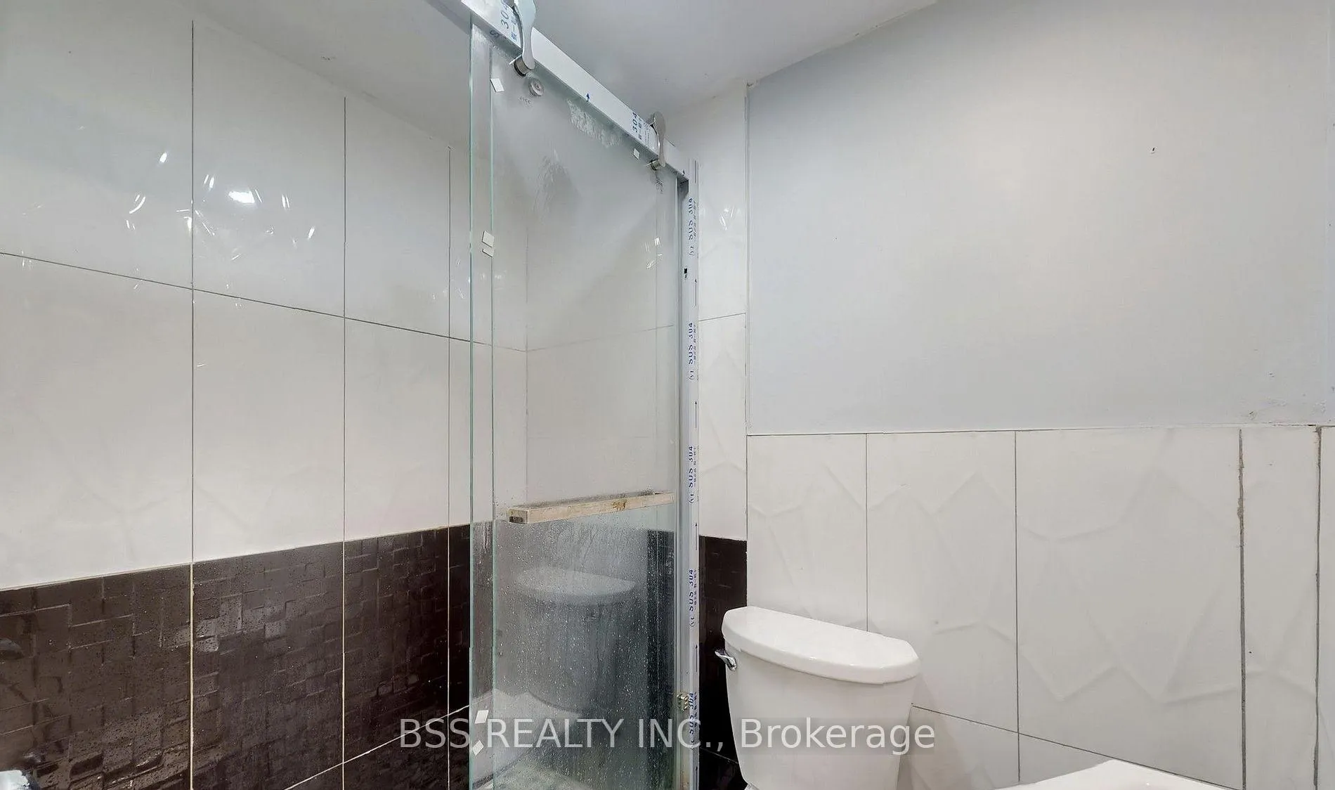 Photo 38 of 33 Wanstead Avenue, Scarborough, Oakridge — HOMEH