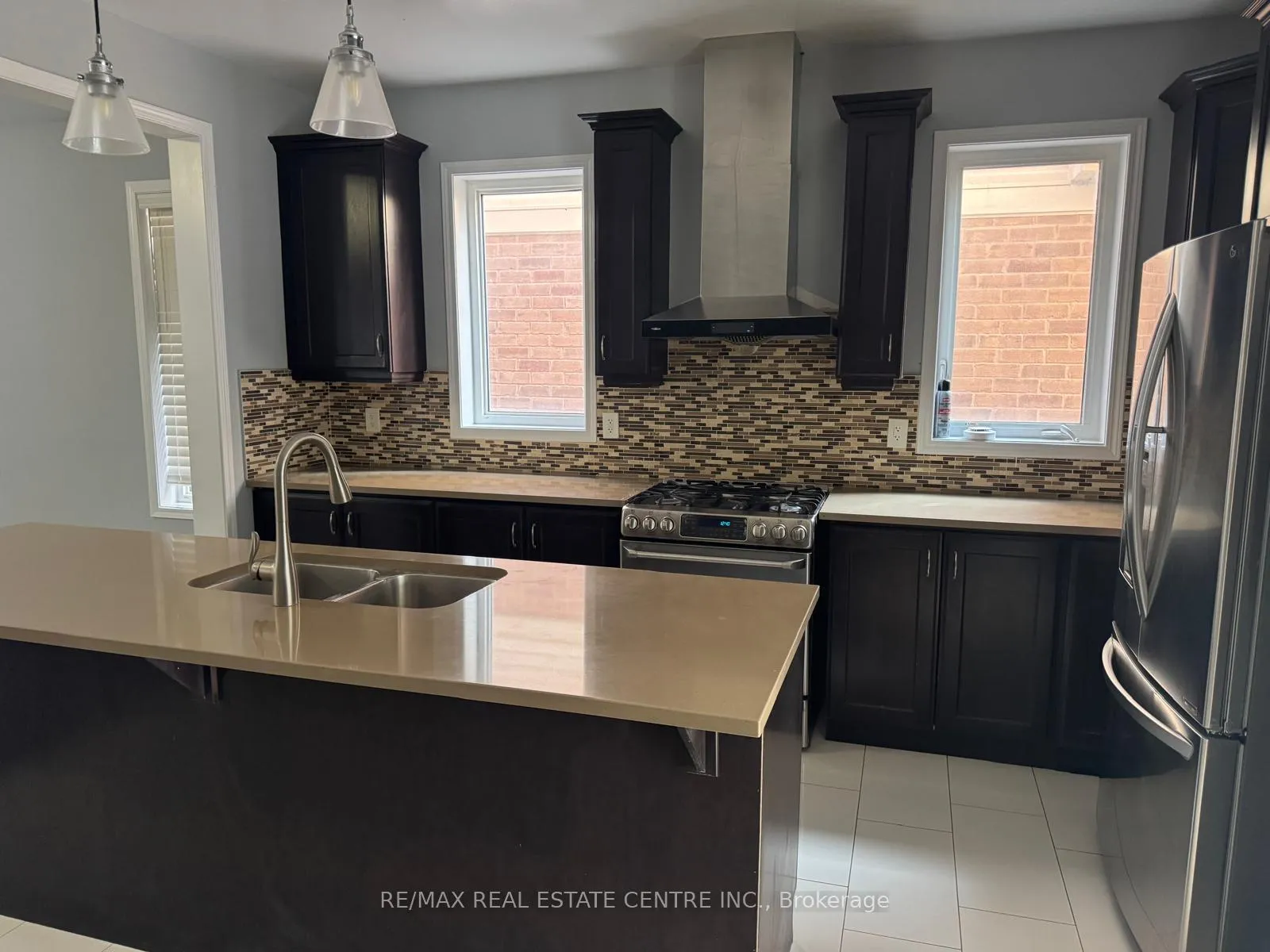 Photo 2 of 17 Feeder Street, Brampton, Northwest Brampton — HOMEH